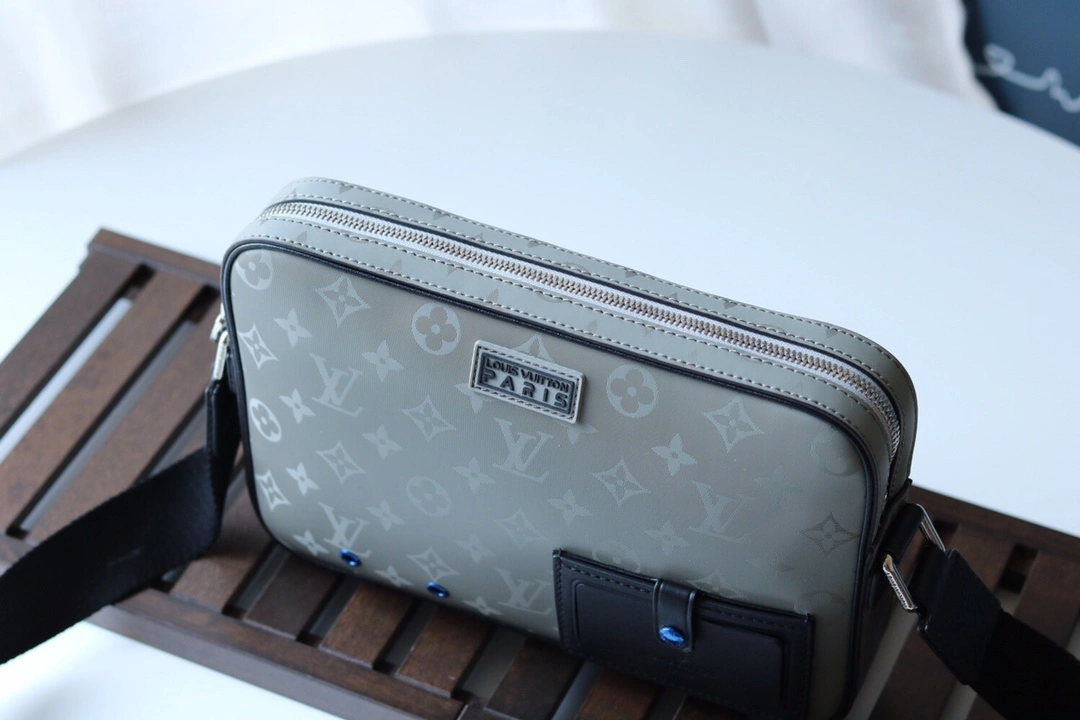 Sporty L*ouis V*uitton Top Bag 26x17x5CM 8642