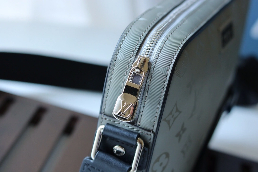 Sporty L*ouis V*uitton Top Bag 26x17x5CM 8642