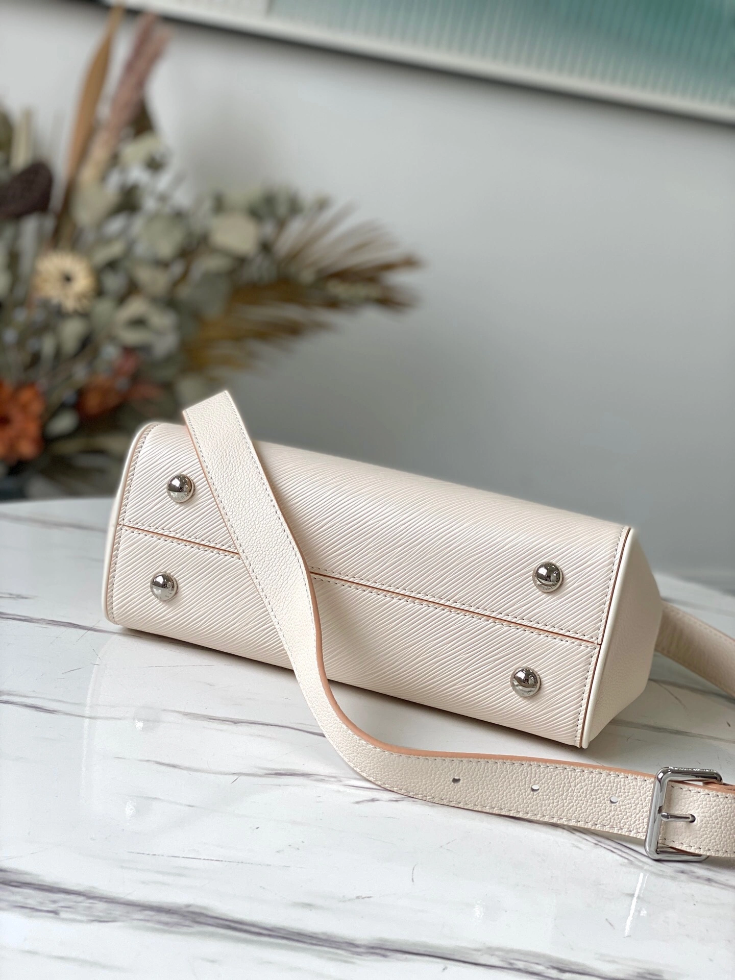 L*ouis V*uitton Top Bag 27 x 19 x 11.5cm Affordable 8604