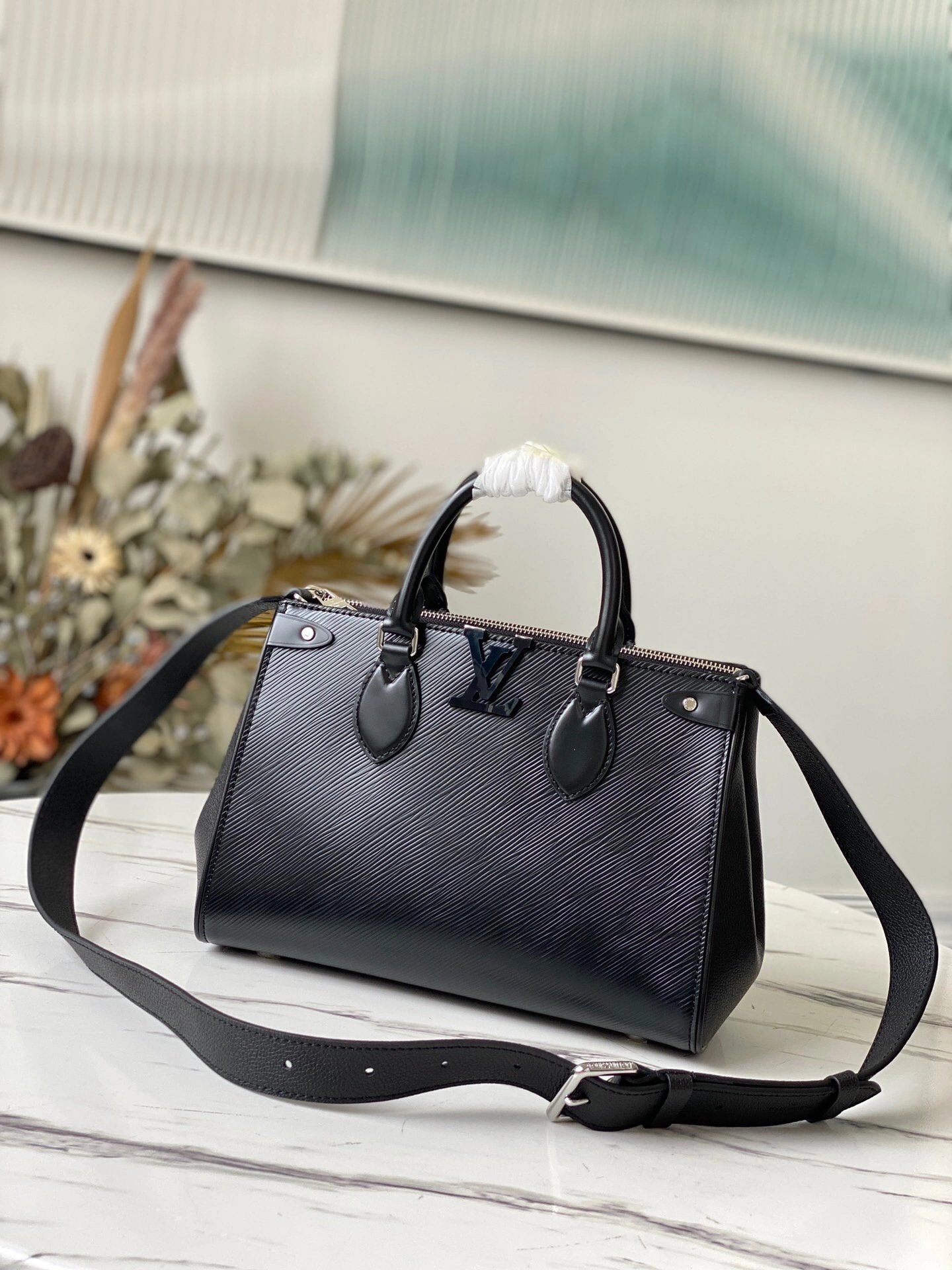 L*ouis V*uitton Top Bag 27 x 19 x 11.5cm TravelReady 8603