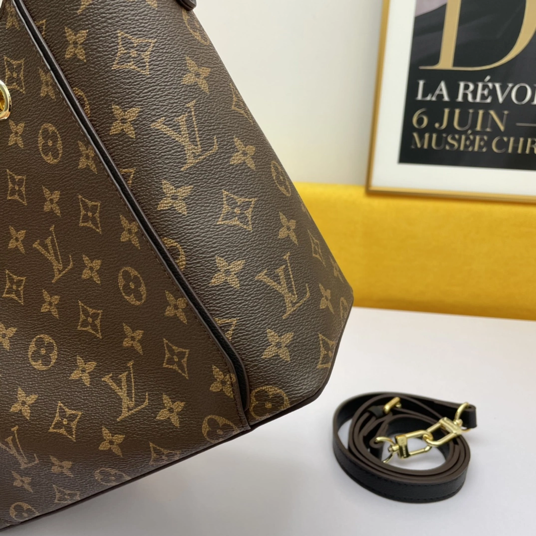 Fashionable L*ouis V*uitton Top Bag 28*24*12cm 8463