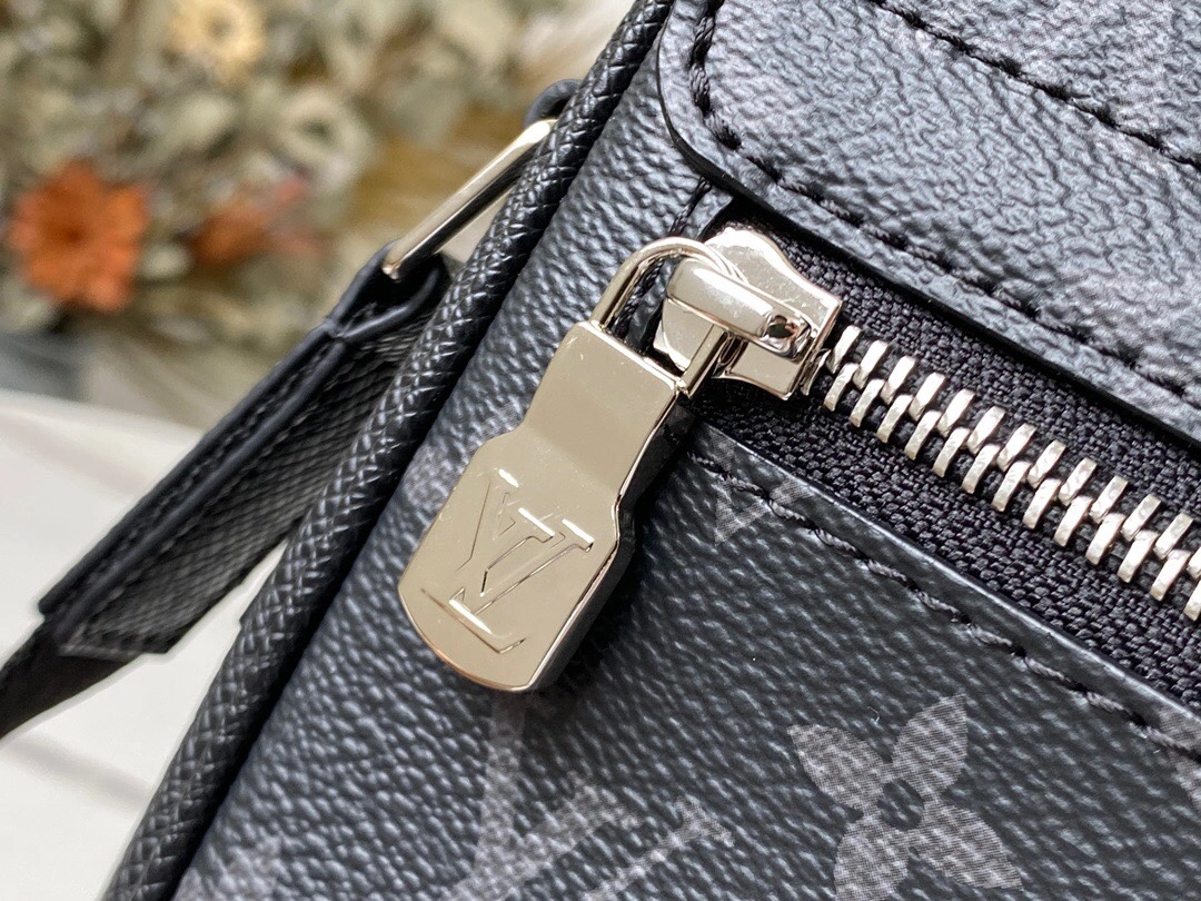 L*ouis V*uitton Top Bag 29 x 23 x 11.5 cm StreetReady 8598