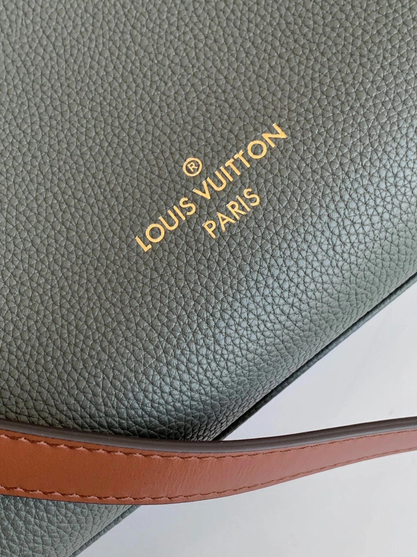 L*ouis V*uitton Top Bag 30.5*24.5*14cm Modern 8394