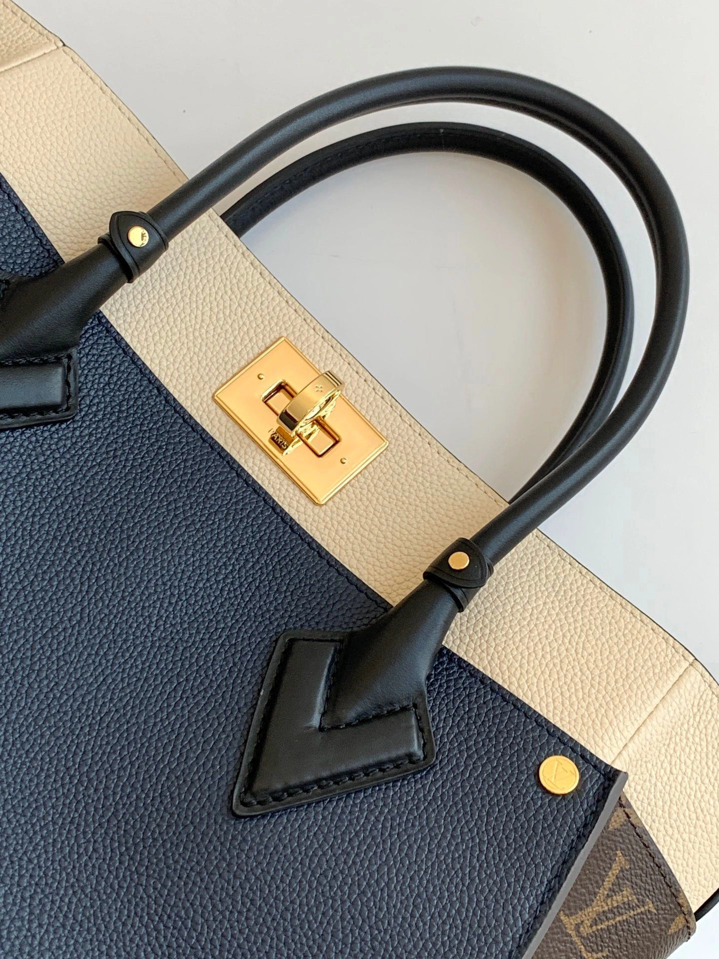L*ouis V*uitton Top Bag 30.5*24.5*14cm Casual 8392