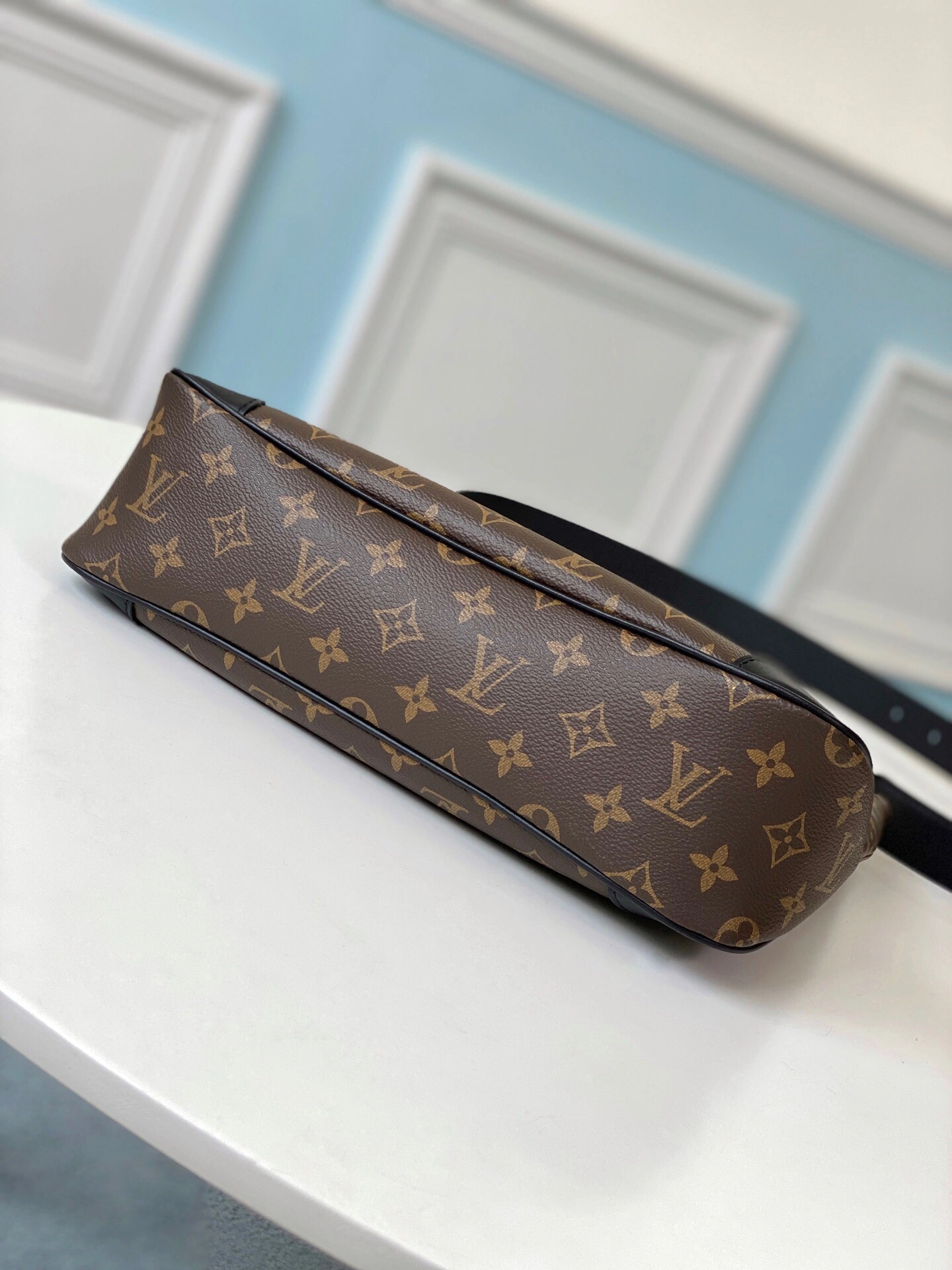 L*ouis V*uitton Top Bag 31.0 x 27.0 x 11.0 CM Attractive 8681