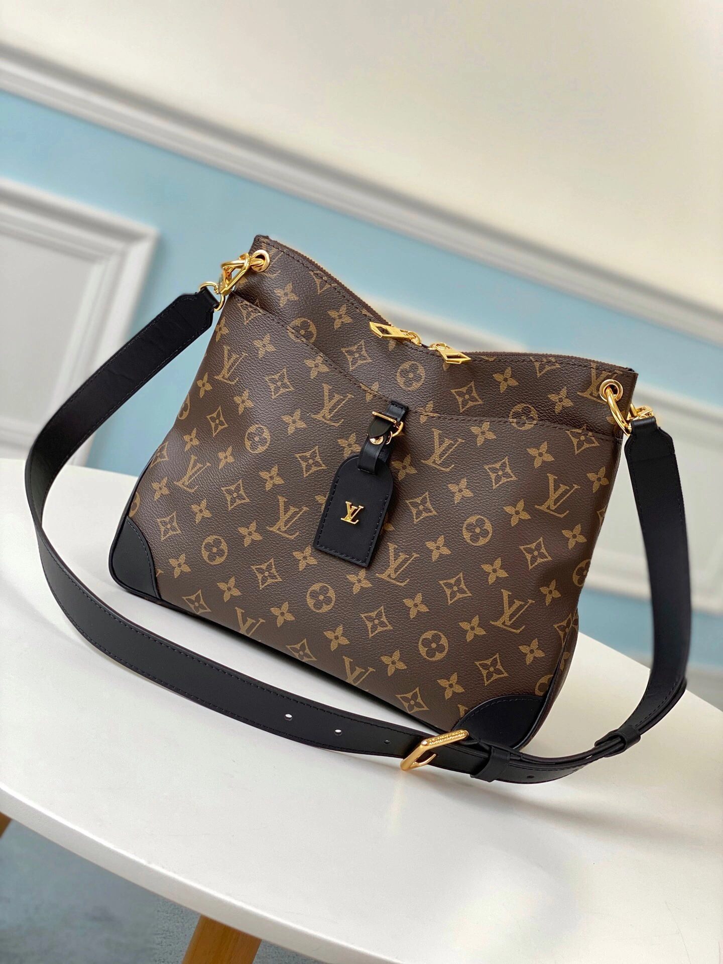 L*ouis V*uitton Top Bag 31.0 x 27.0 x 11.0 CM Attractive 8681