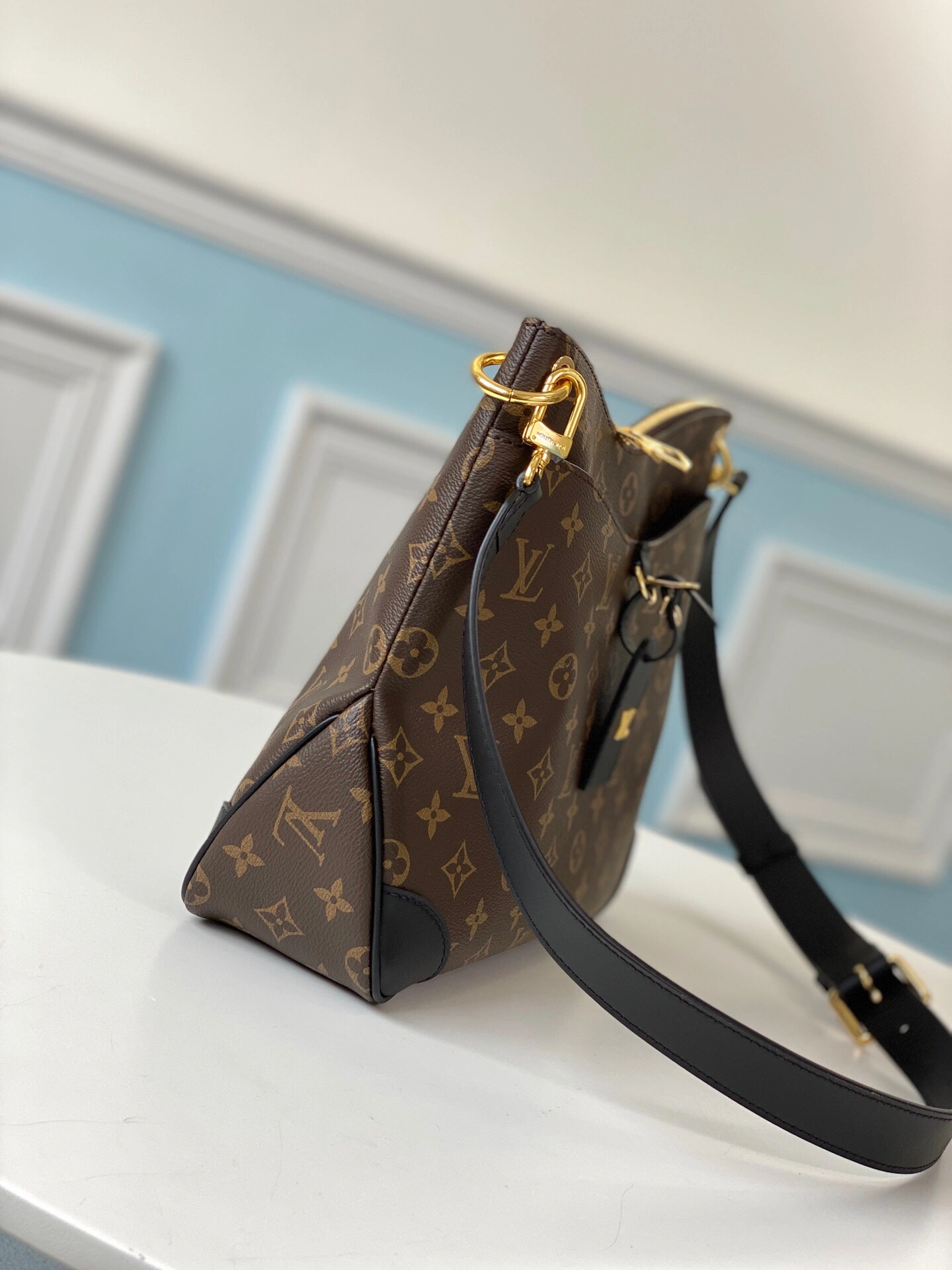 L*ouis V*uitton Top Bag 31.0 x 27.0 x 11.0 CM Attractive 8681