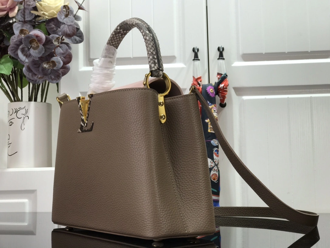 L*ouis V*uitton Top Bag 31.5 x 20.0 x 11.0 cm Practical 8563