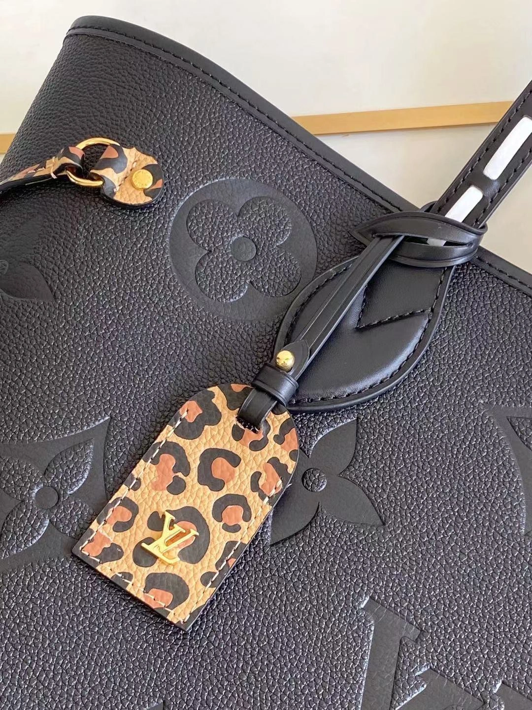 L*ouis V*uitton Top Bag 31*28*14cm FashionForward 8396
