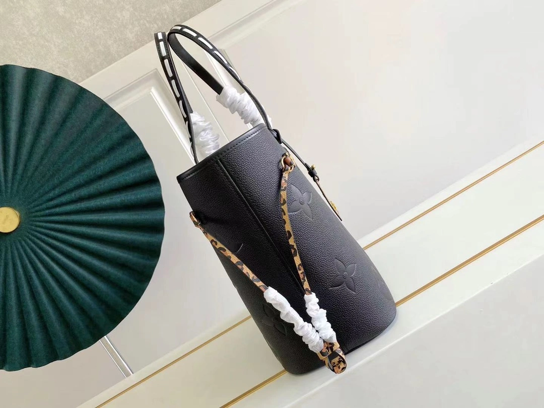 L*ouis V*uitton Top Bag 31*28*14cm FashionForward 8396