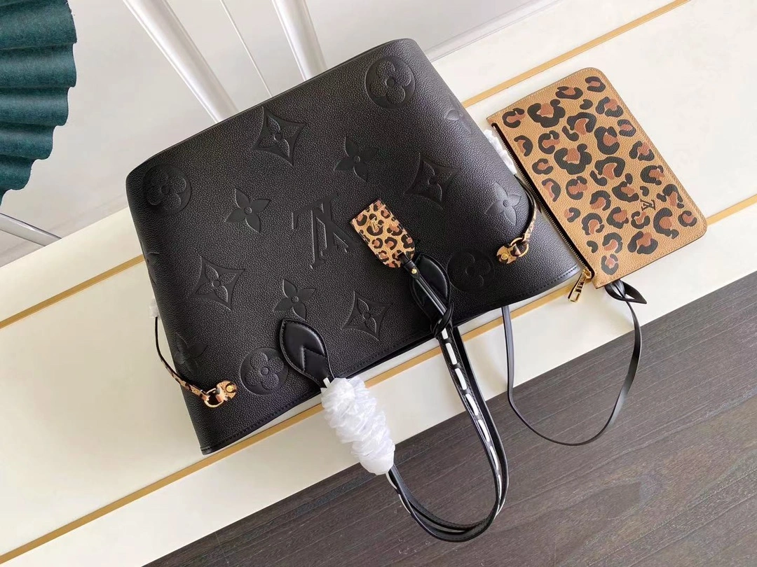 L*ouis V*uitton Top Bag 31*28*14cm FashionForward 8396