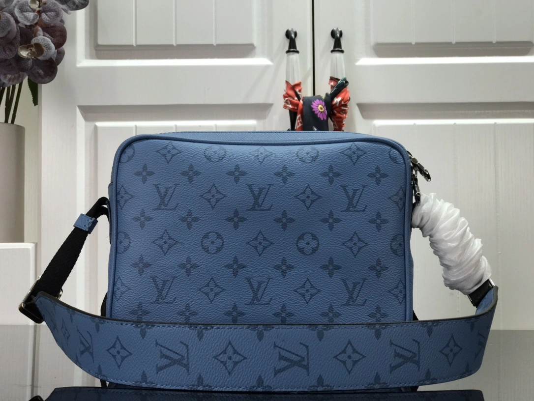 L*ouis V*uitton Top Bag Casual 8556