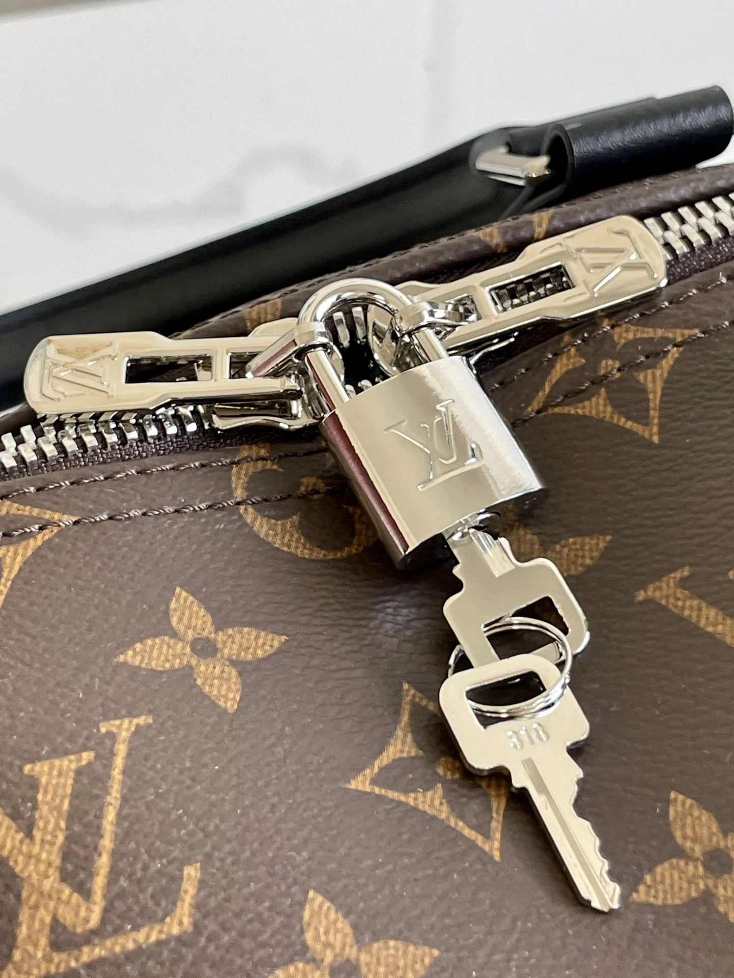 SmoothTexture L*ouis V*uitton Travel-bag Top Quality HT 20231013-46 45×27×20CM 8302