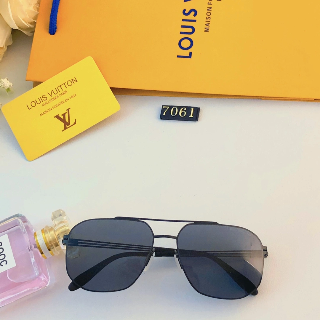 Bold L*ouis V*uittonGlasses Top XX 20240717- 16755