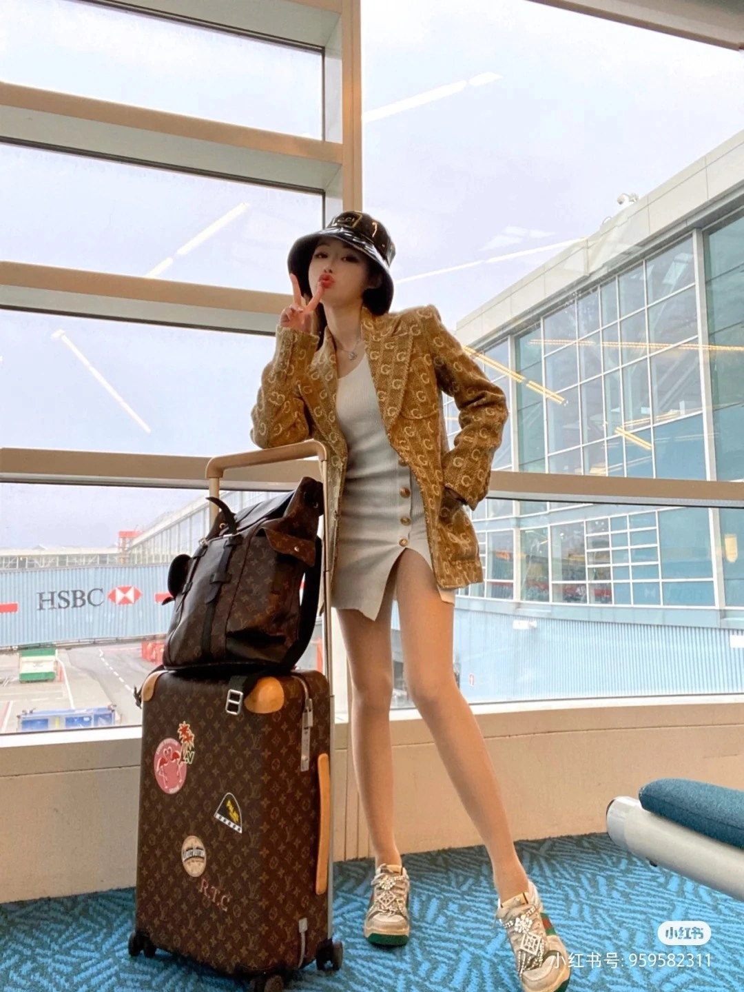 Luggage ask price on whatsapp FashionForward 9766