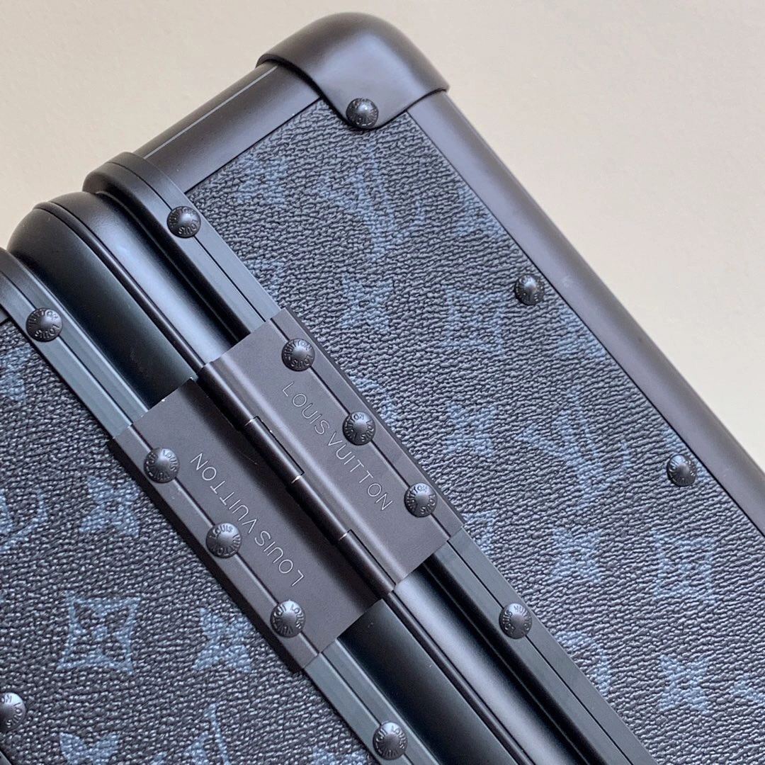 Luggage ask price on whatsapp GoAnywhere 9809