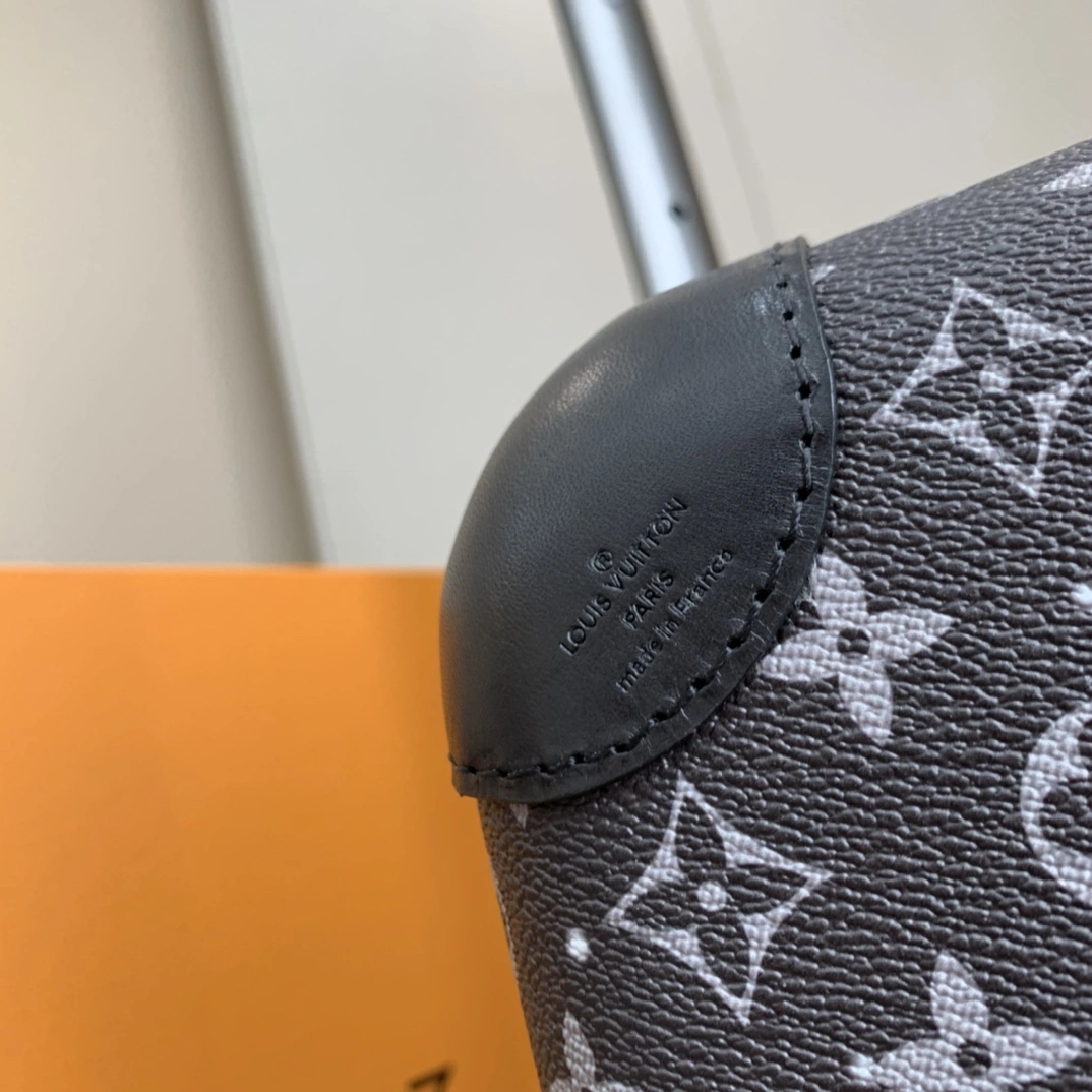 Affordable Luggage ask price on whatsapp 9764