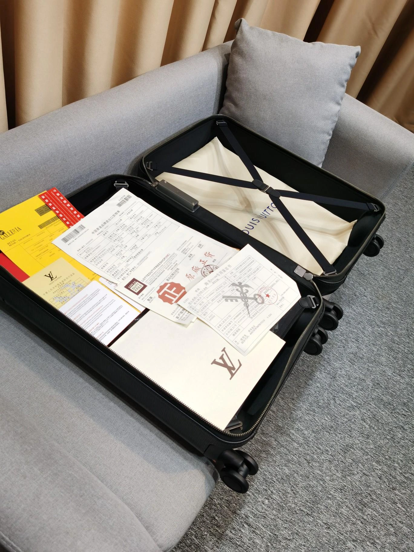 Luggage ask price on whatsapp Cozy 9773