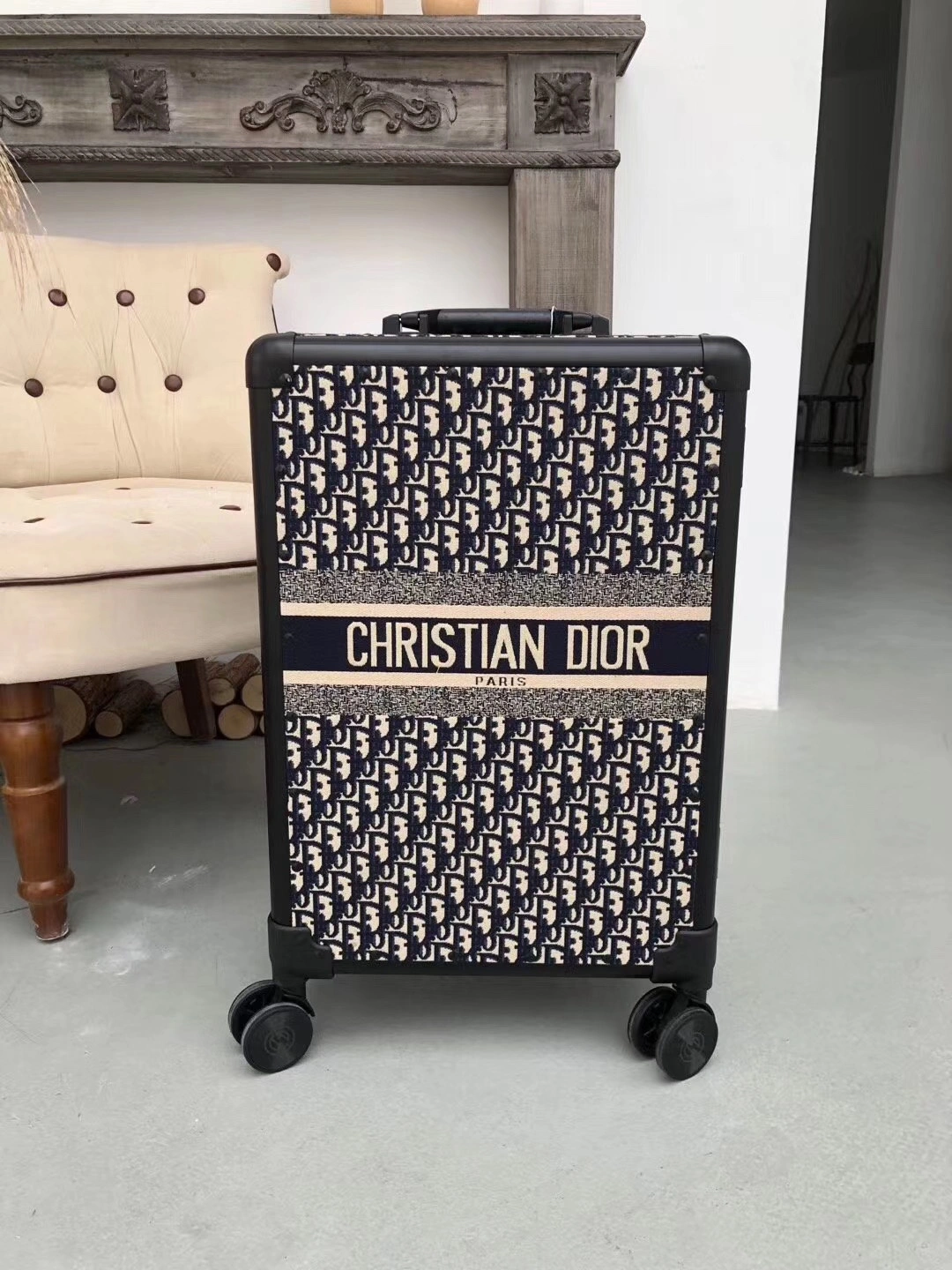Luggage ask price on whatsapp OnTrend 9776