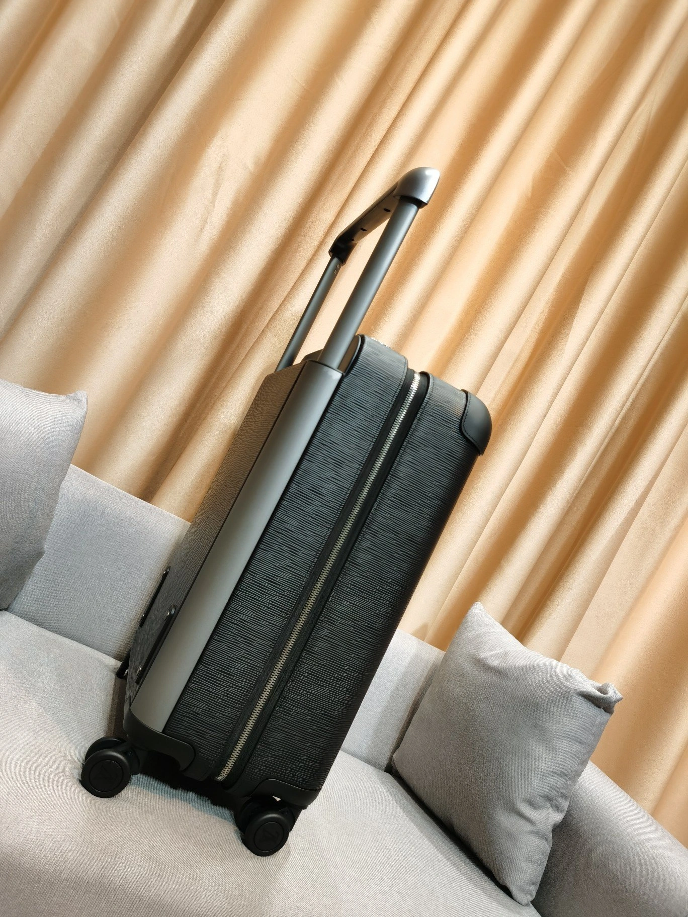 Luggage ask price on whatsapp Cozy 9773