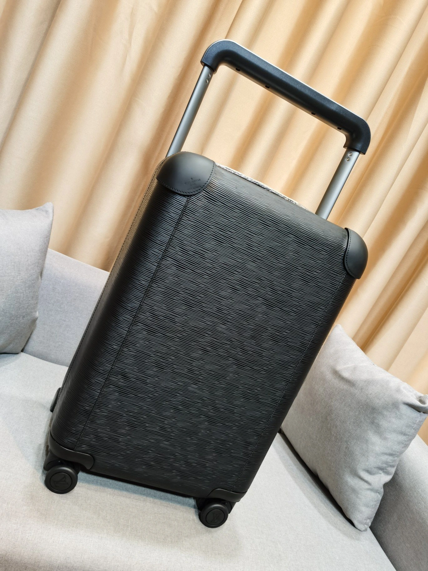 Luggage ask price on whatsapp Cozy 9773