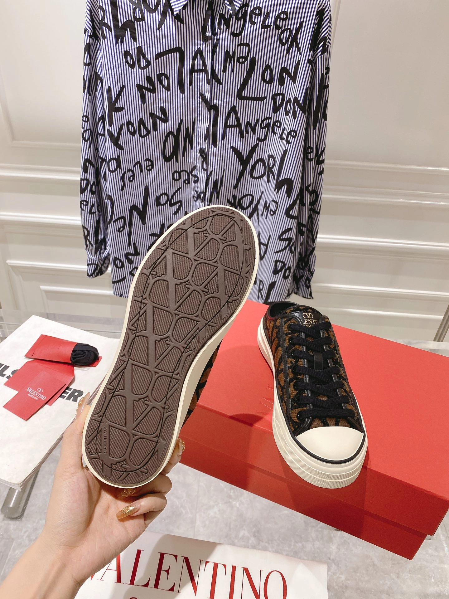 UrbanStyle Men And Women 𝑉*𝐴𝐿𝐸𝑁𝑇𝐼𝑁𝑂 Top slippers CP 20230607- 7569