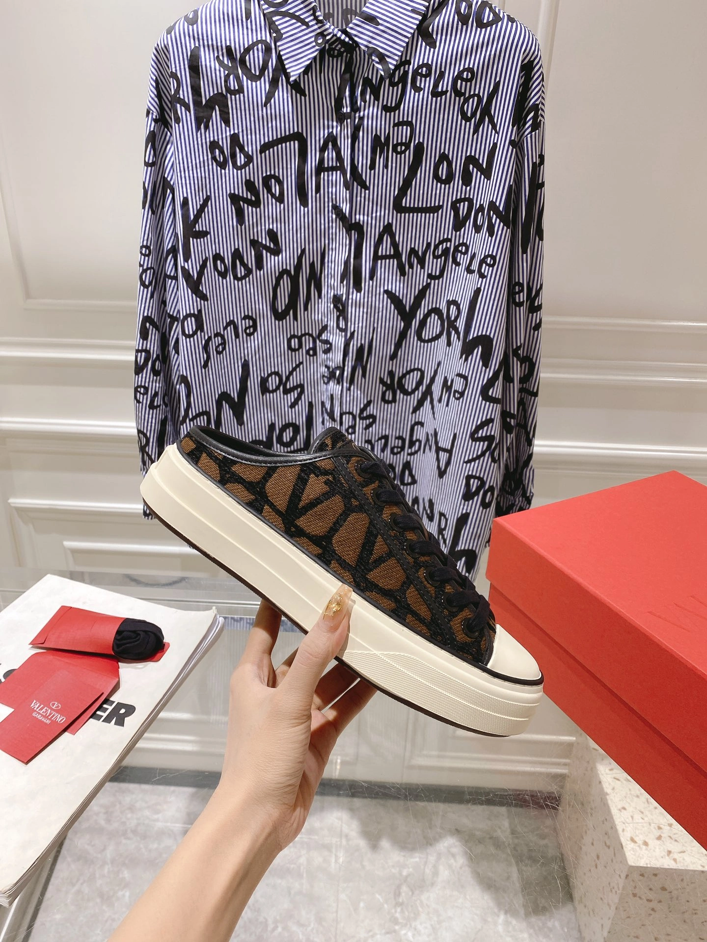 UrbanStyle Men And Women 𝑉*𝐴𝐿𝐸𝑁𝑇𝐼𝑁𝑂 Top slippers CP 20230607- 7569