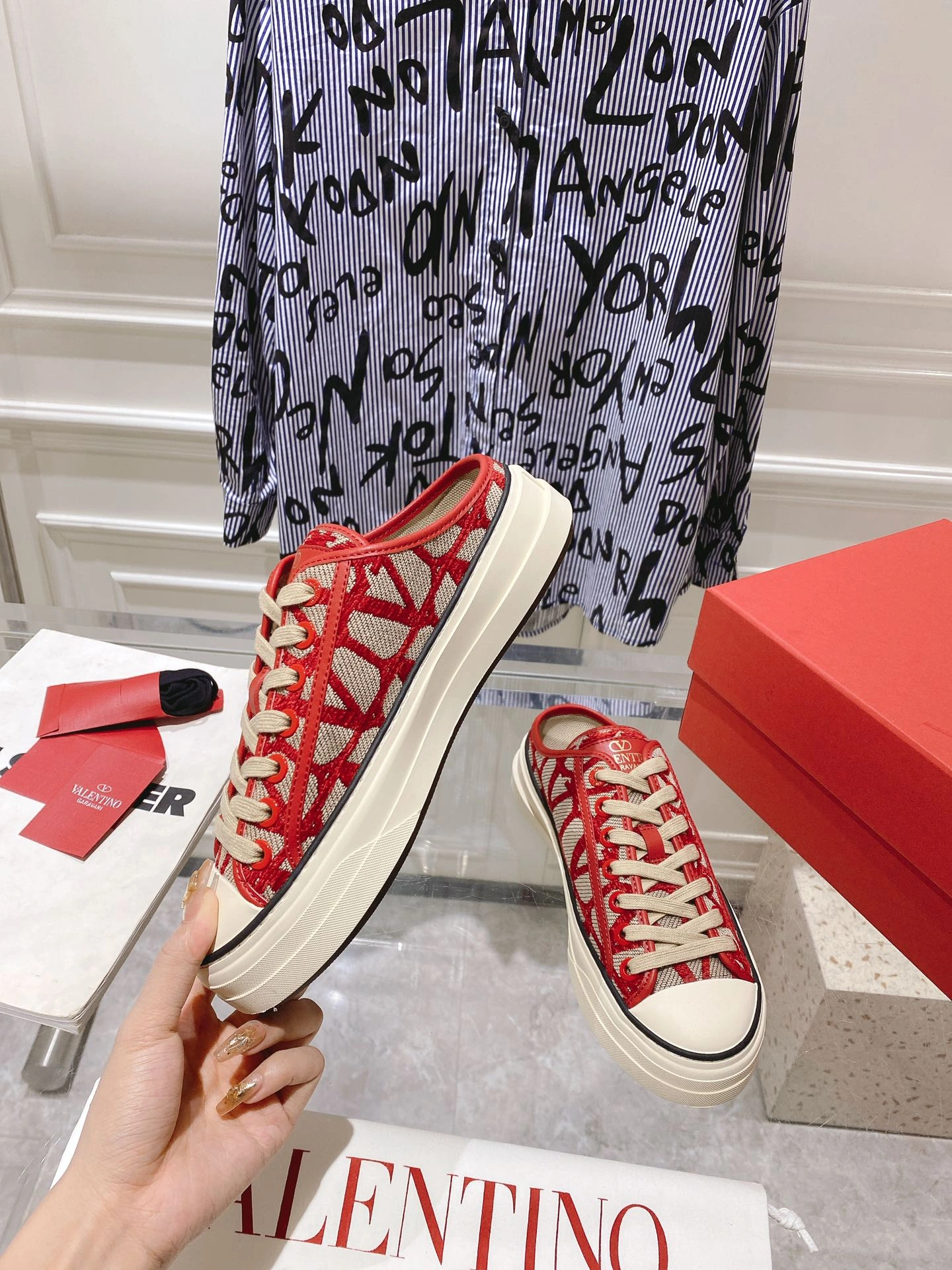 Men And Women 𝑉*𝐴𝐿𝐸𝑁𝑇𝐼𝑁𝑂 Top slippers CP 20230607- Resilient 7564