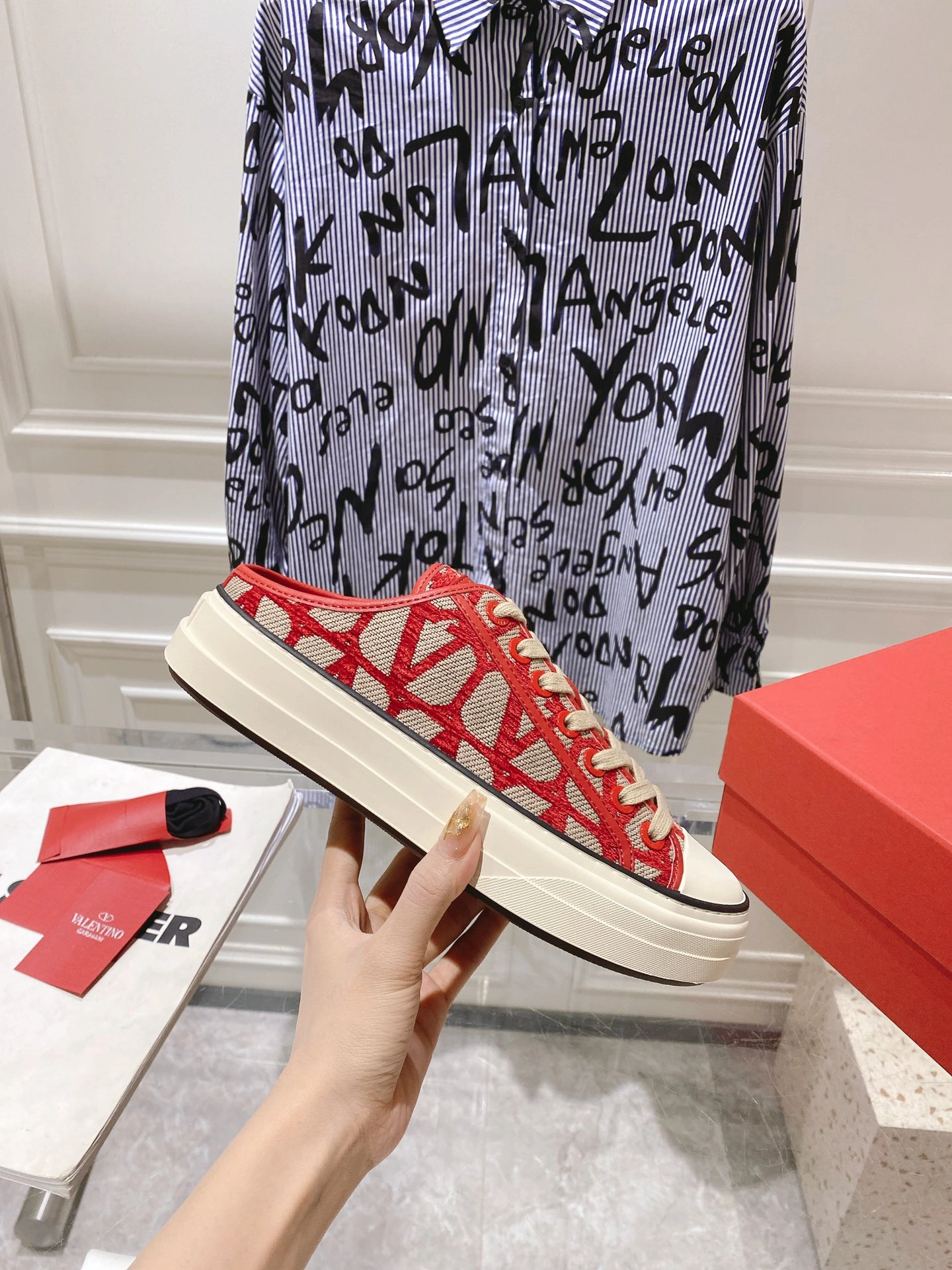 Men And Women 𝑉*𝐴𝐿𝐸𝑁𝑇𝐼𝑁𝑂 Top slippers CP 20230607- Resilient 7564