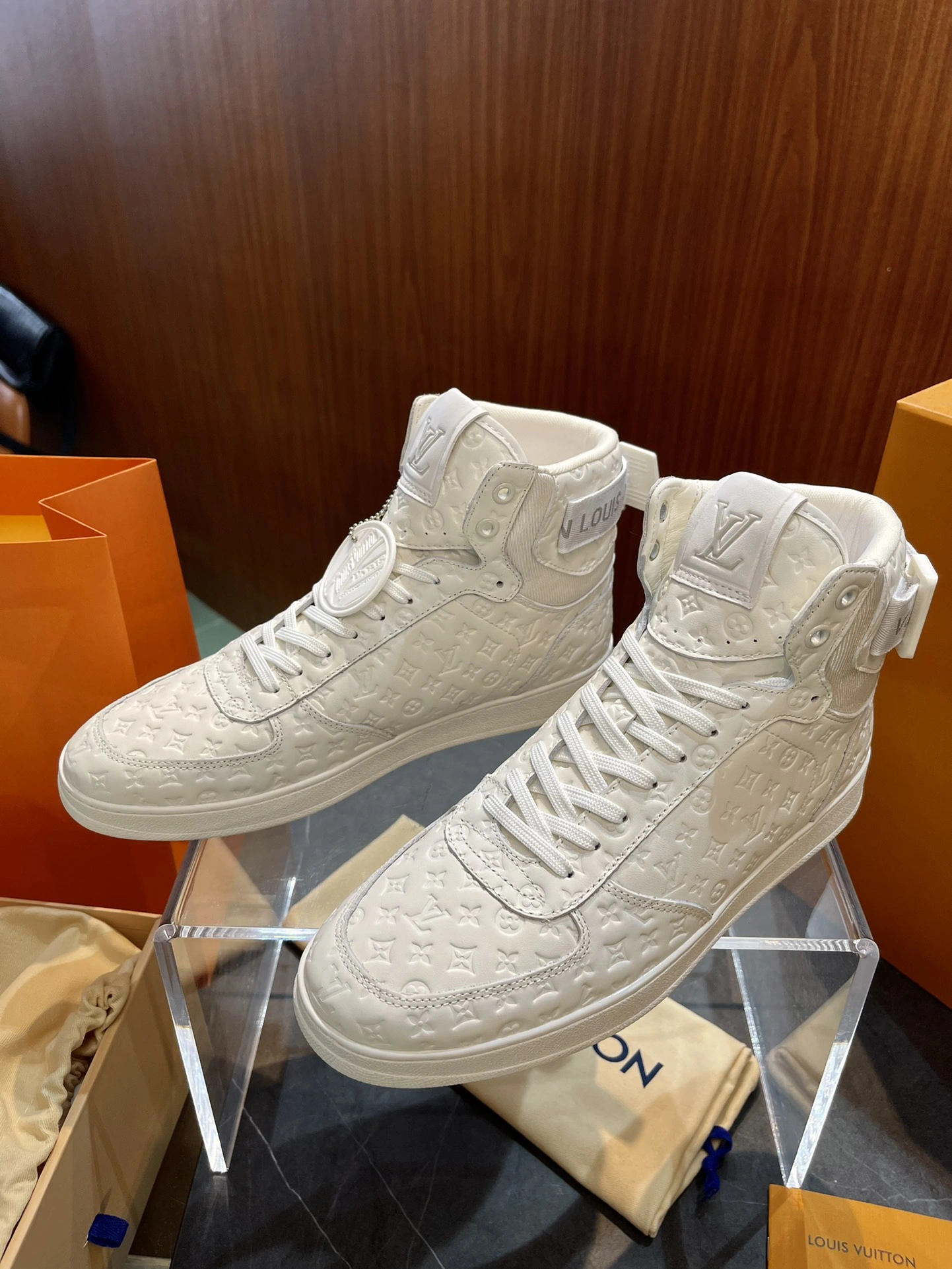 Fashionable Men L*ouis V*uitton Top Sneaker High RR20231221- 3878