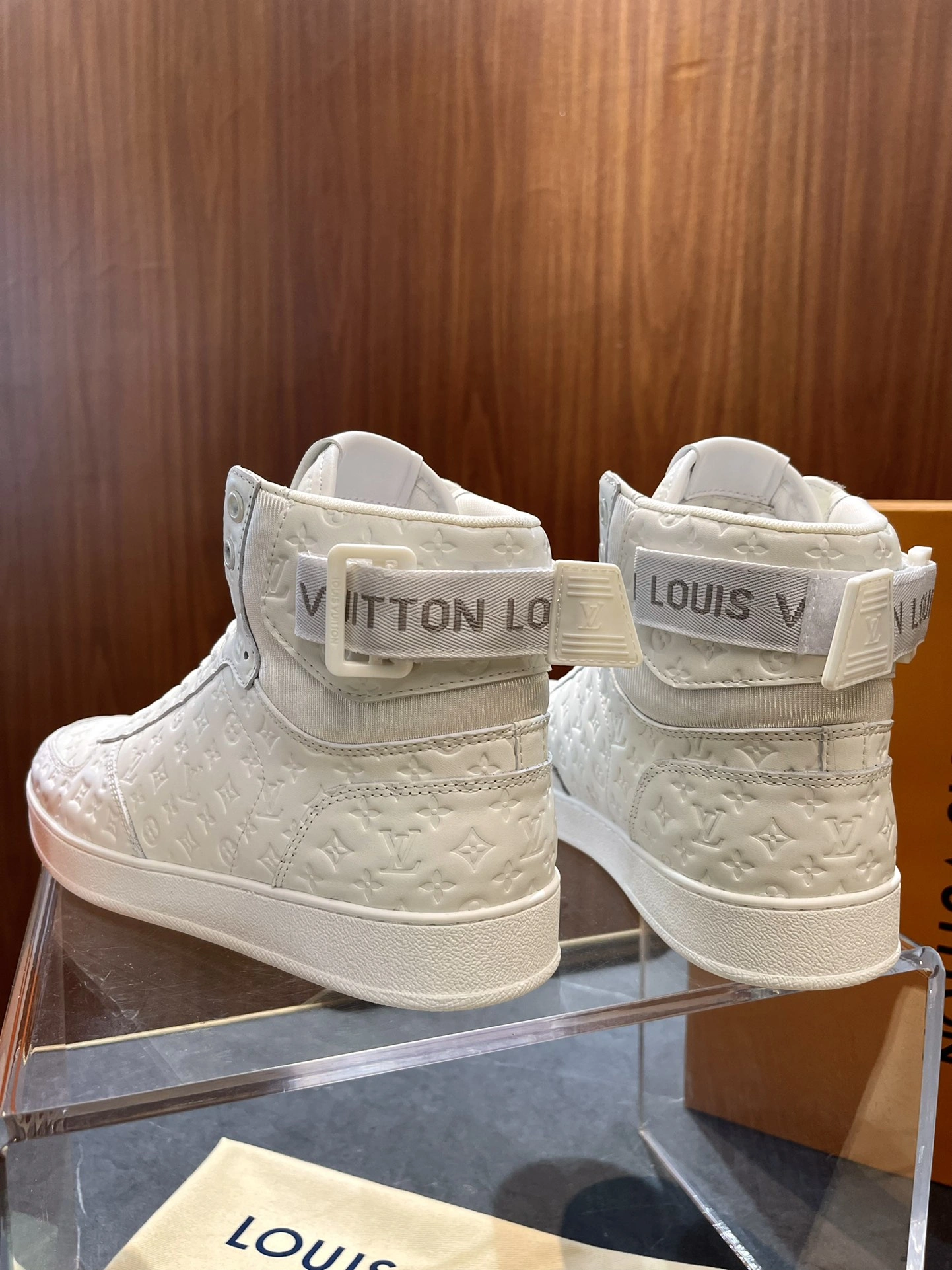Fashionable Men L*ouis V*uitton Top Sneaker High RR20231221- 3878