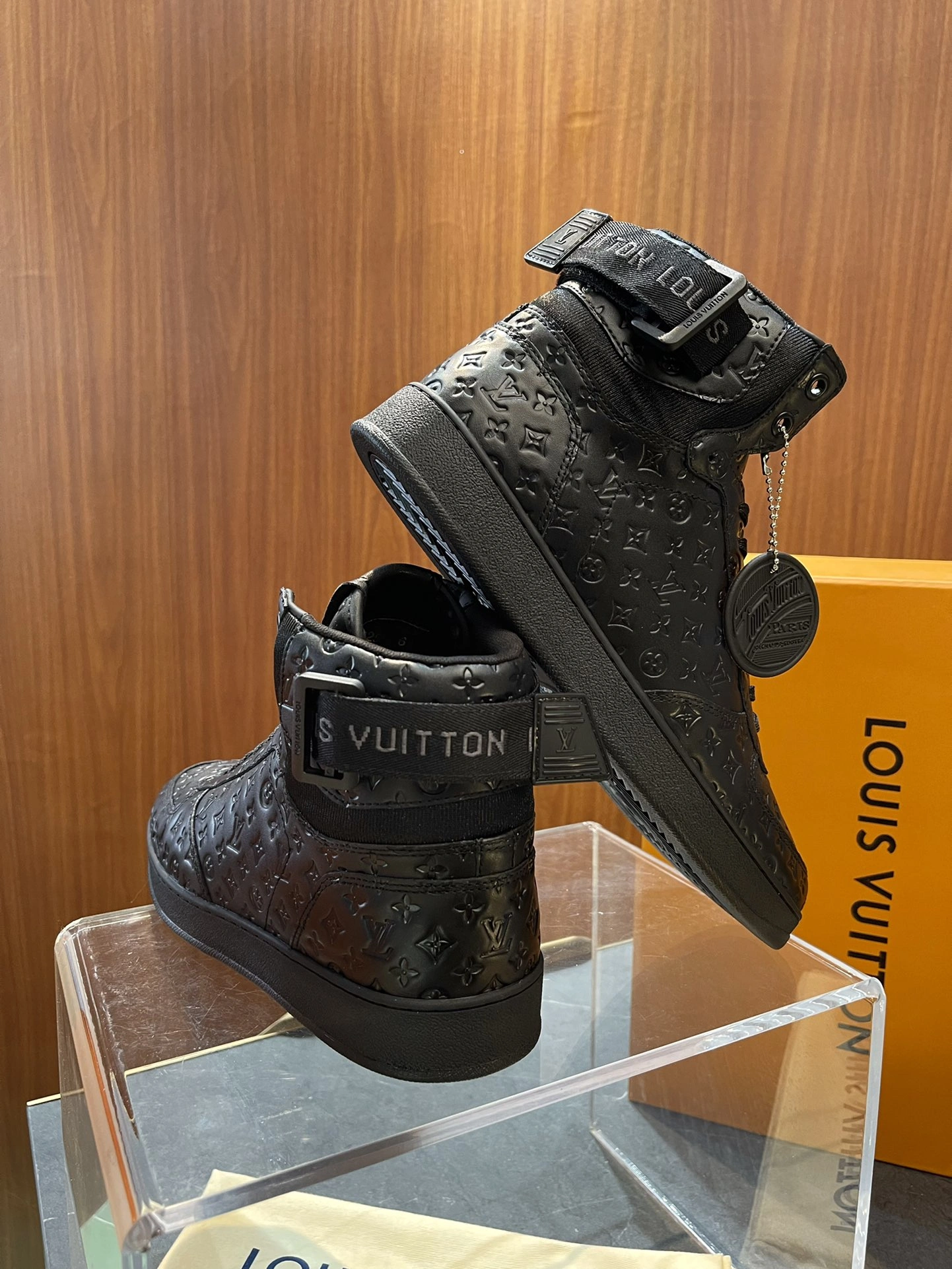 ModernLook Men L*ouis V*uitton Top Sneaker High RR20231221- 3876