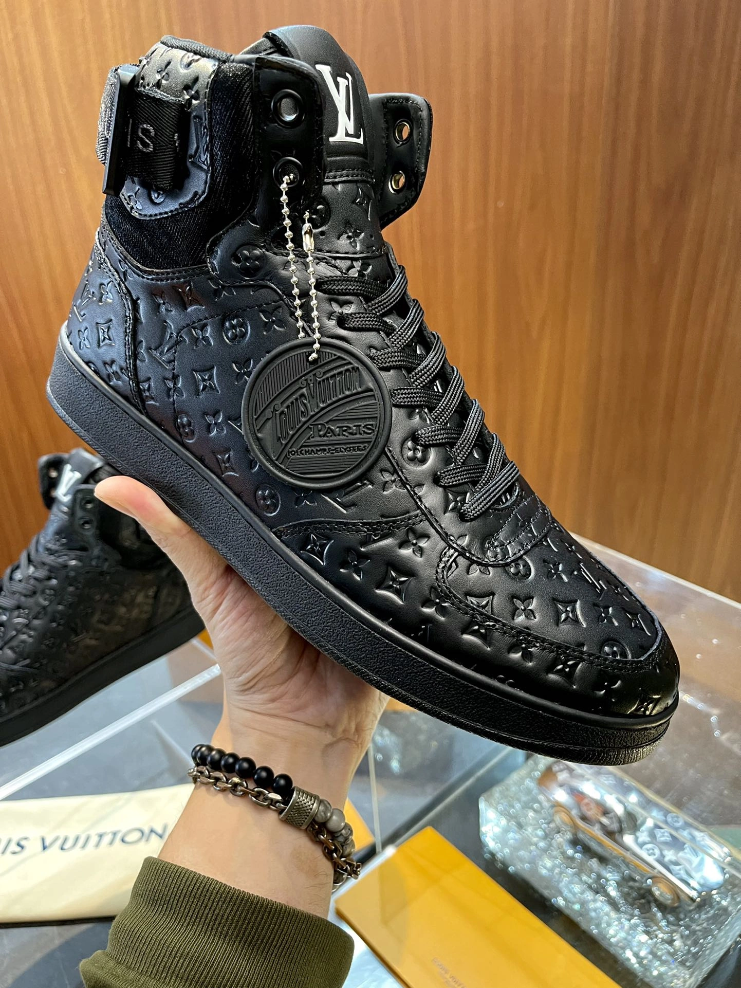 ModernLook Men L*ouis V*uitton Top Sneaker High RR20231221- 3876