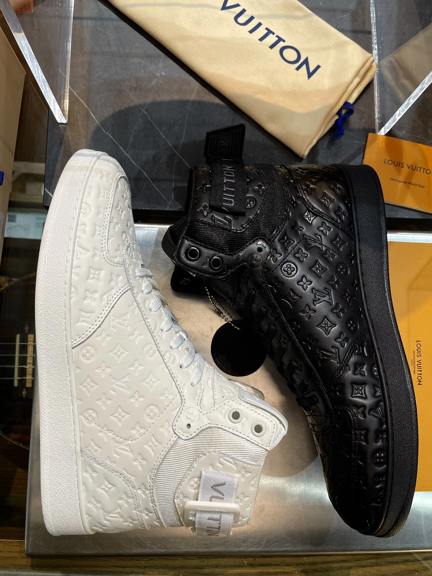 ModernLook Men L*ouis V*uitton Top Sneaker High RR20231221- 3876