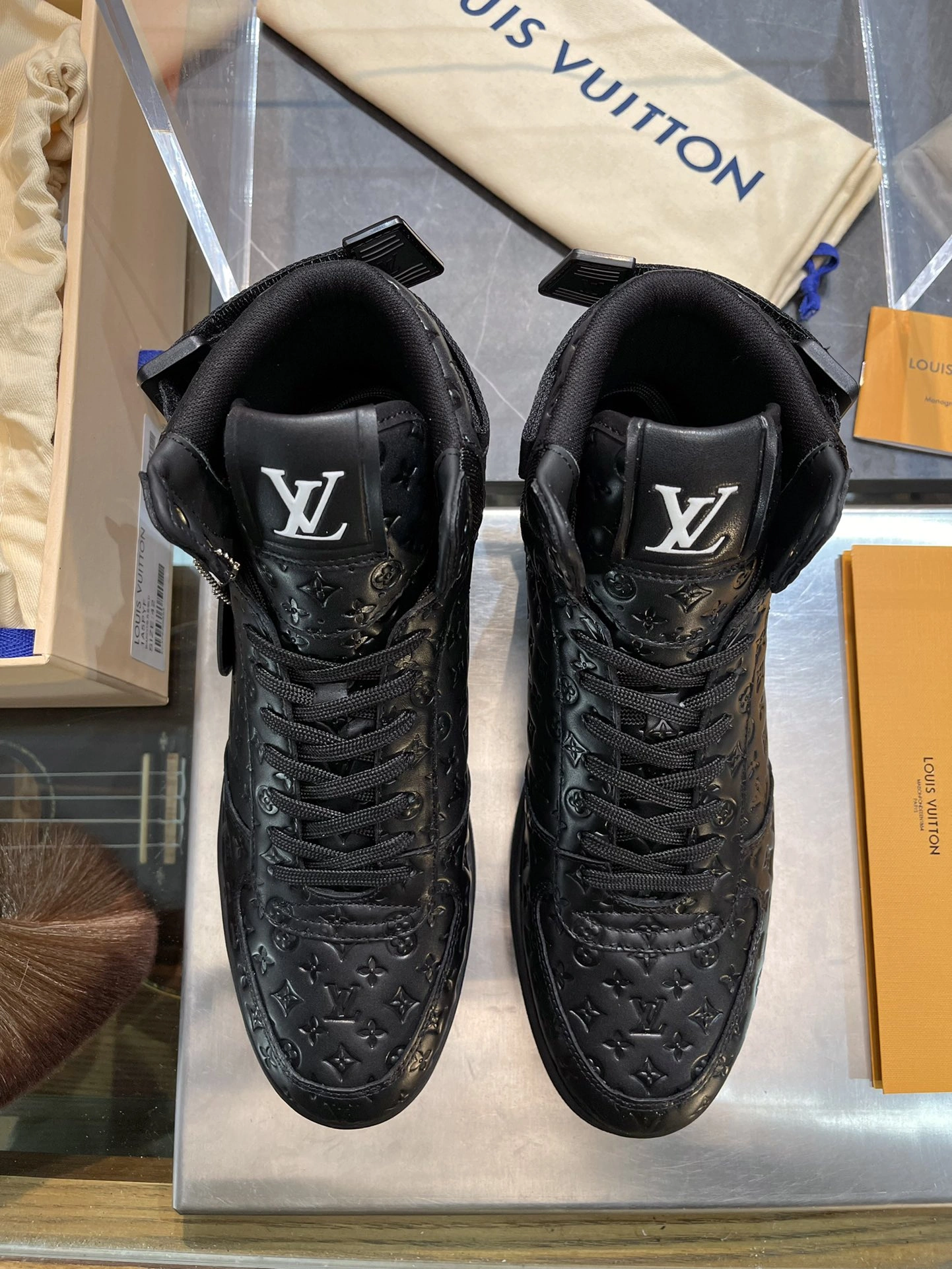 ModernLook Men L*ouis V*uitton Top Sneaker High RR20231221- 3876