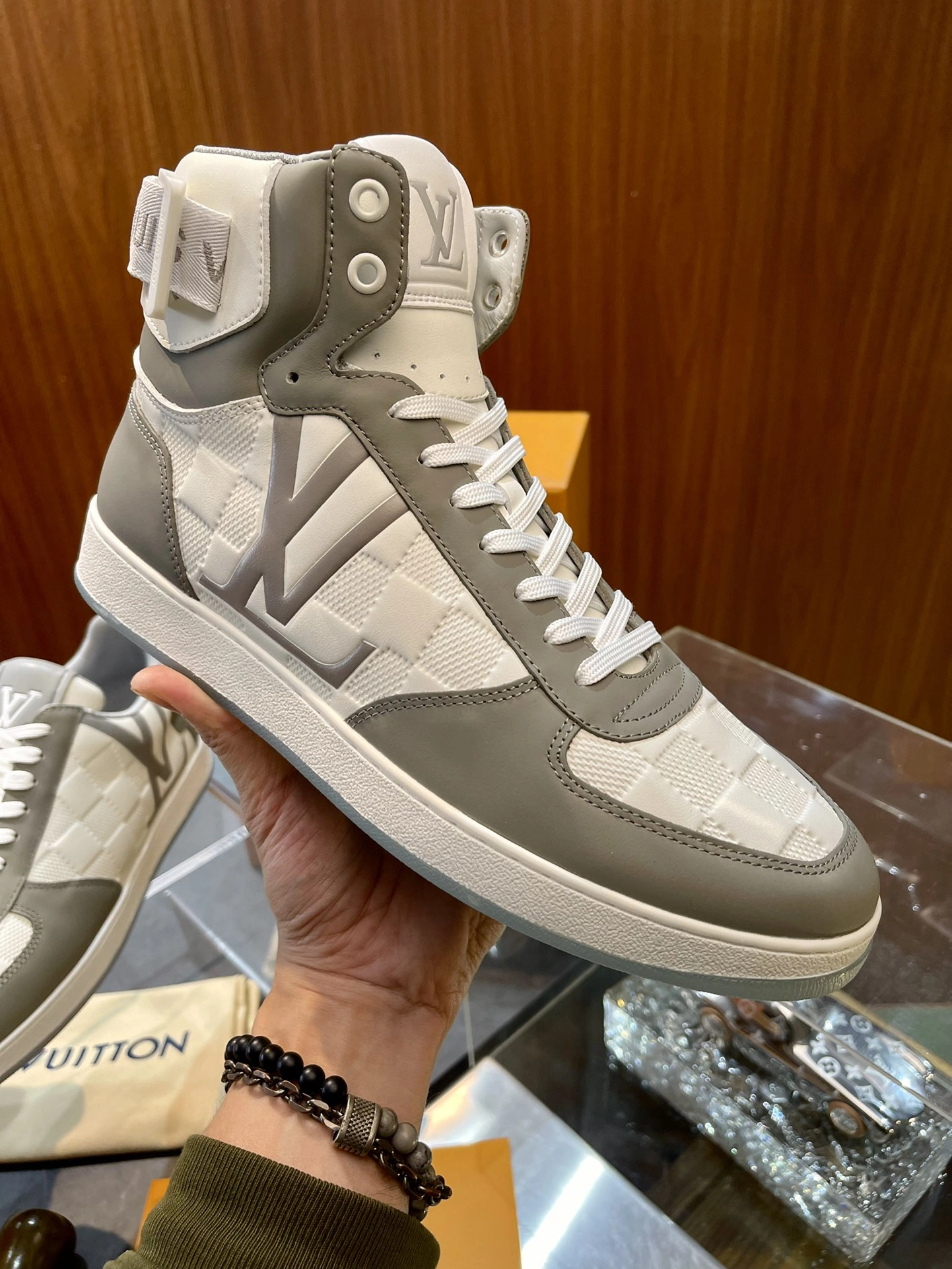 SmoothTexture Men L*ouis V*uitton Top Sneaker High RR20231221- 3875