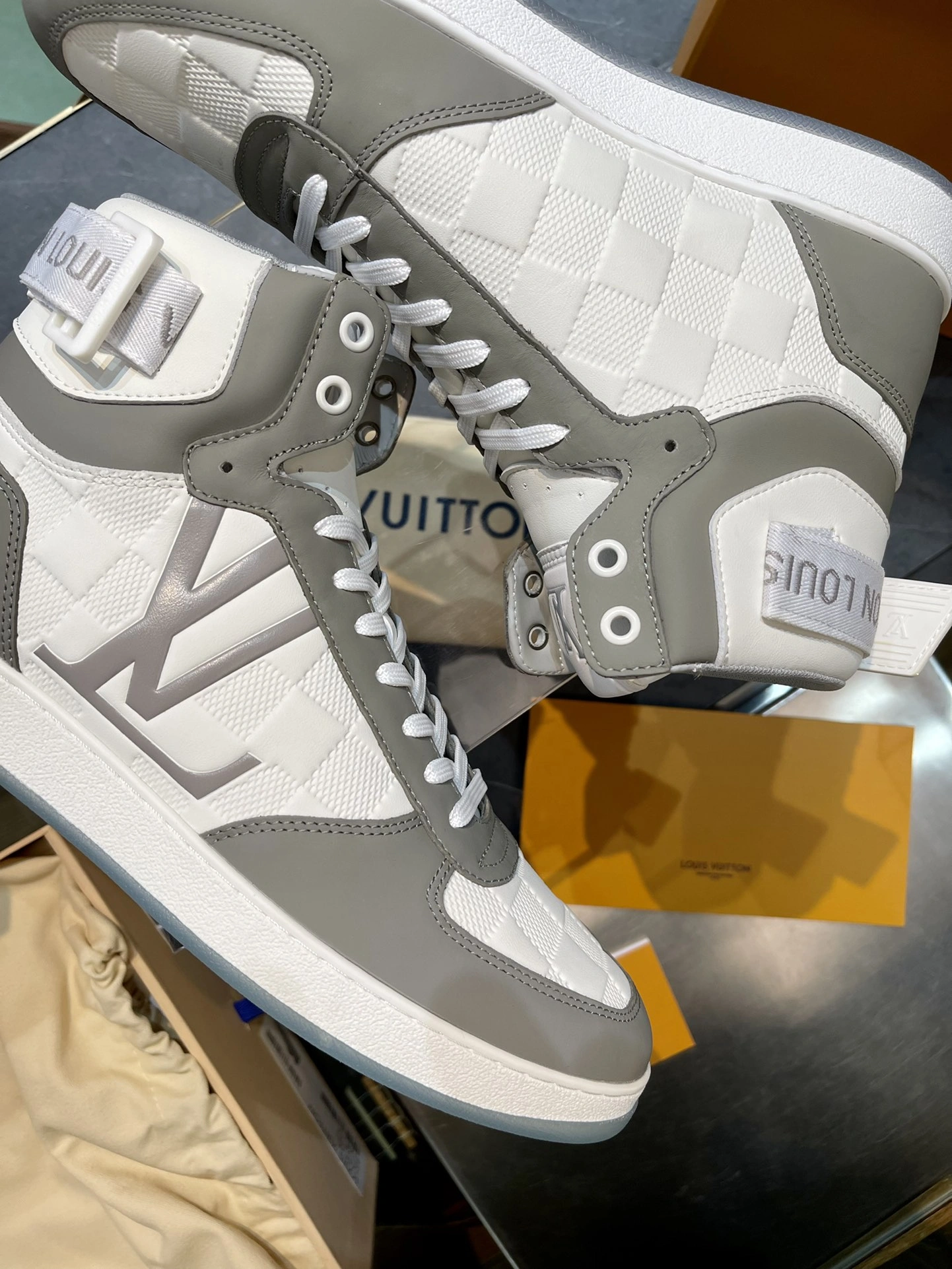 SmoothTexture Men L*ouis V*uitton Top Sneaker High RR20231221- 3875