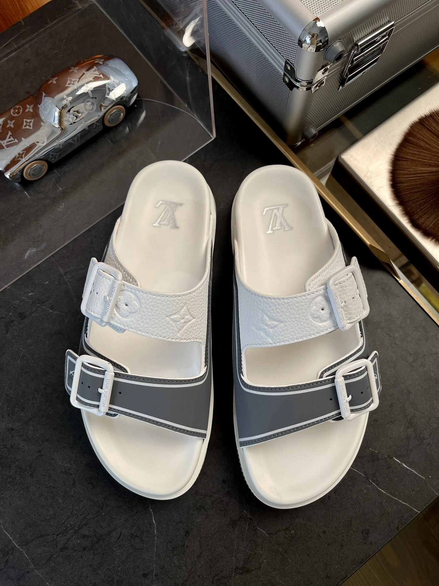 TechFriendly Men L*ouis V*uitton Top Sneaker Slippers RR230406- 4014