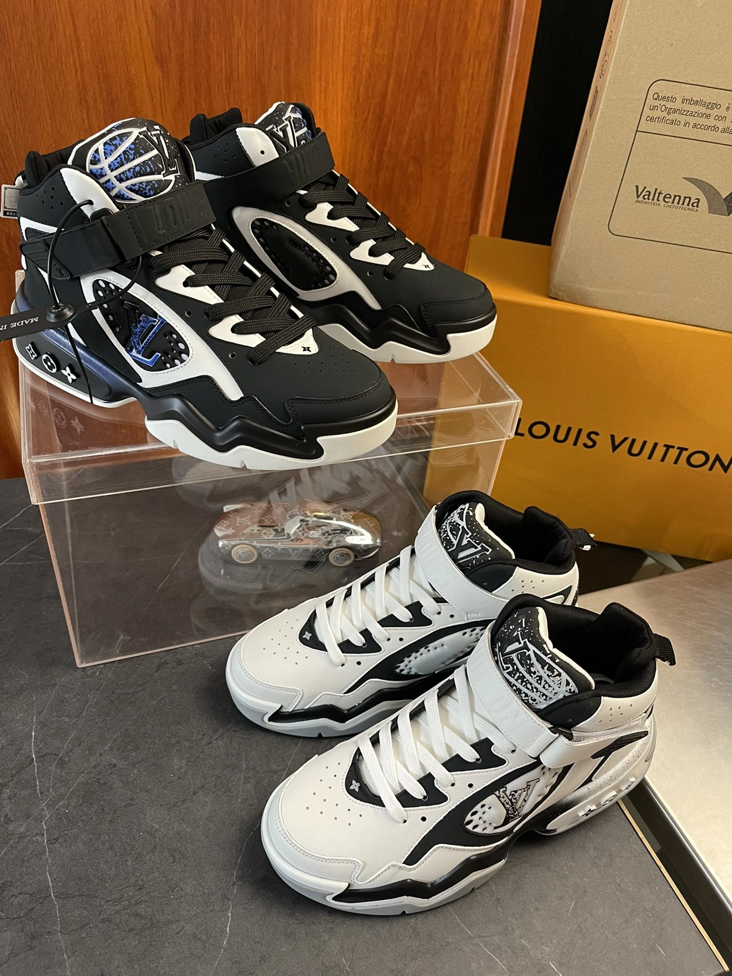 Lightweight Men L*ouis V*uitton Top Sneaker Trainer 2 RR230406- 4036