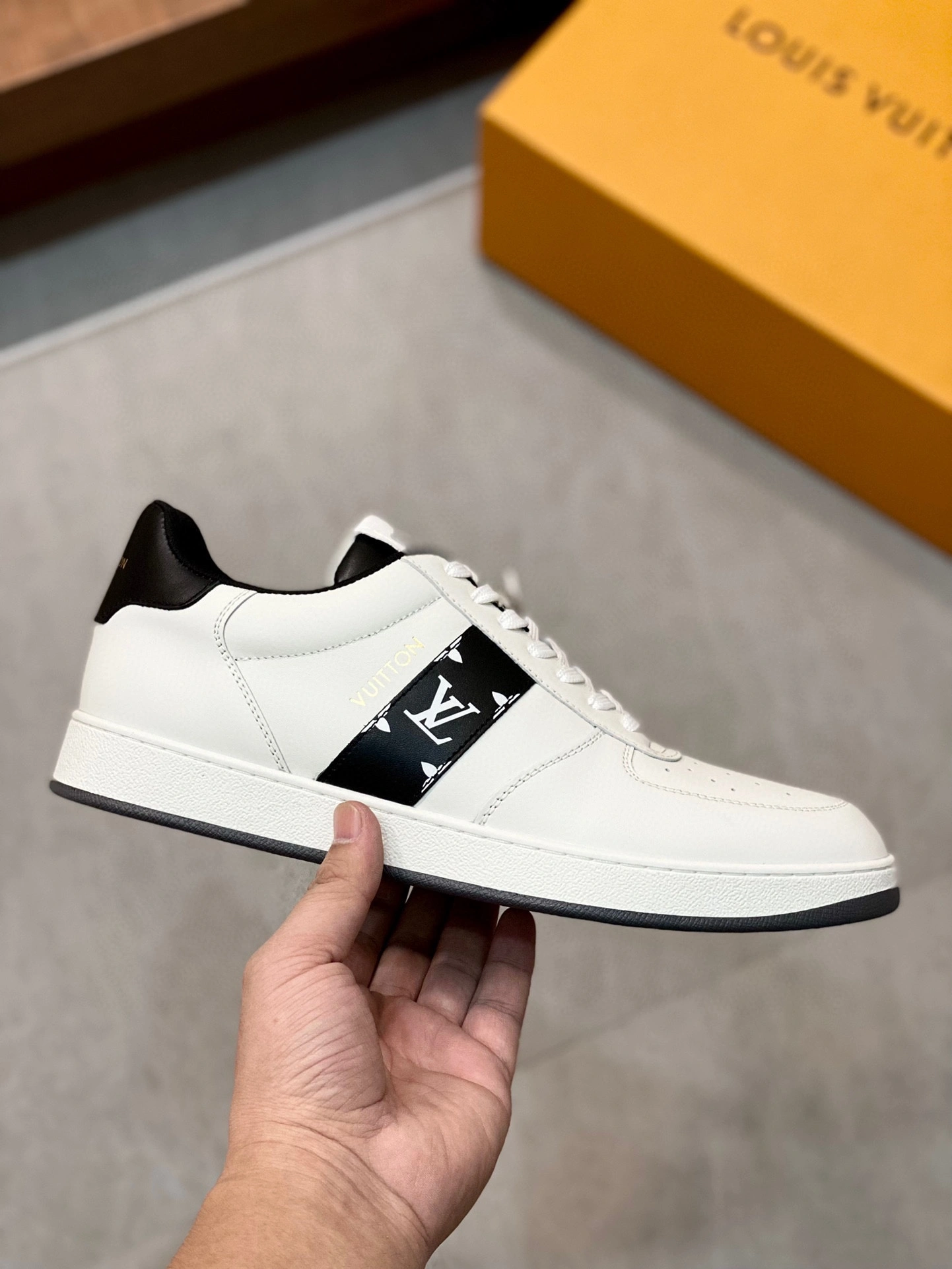 OnTrend Men L*ouis V*uitton Top Sneaker Trainer CP 20230606- 3980