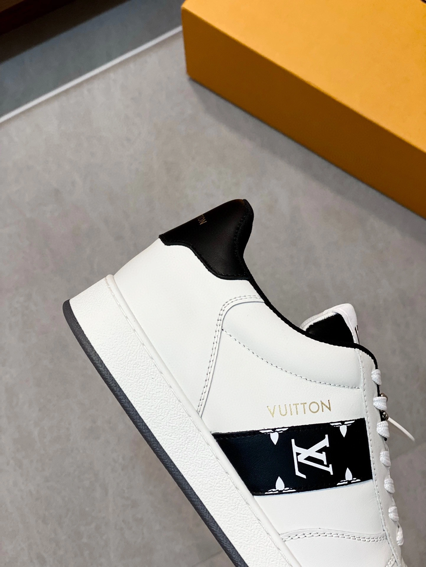 OnTrend Men L*ouis V*uitton Top Sneaker Trainer CP 20230606- 3980