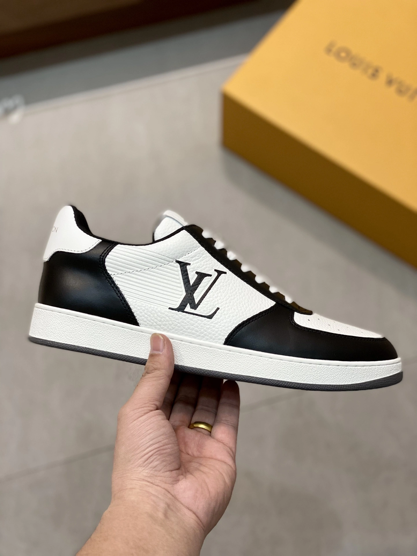 Stylish Men L*ouis V*uitton Top Sneaker Trainer CP 20230606- 3979