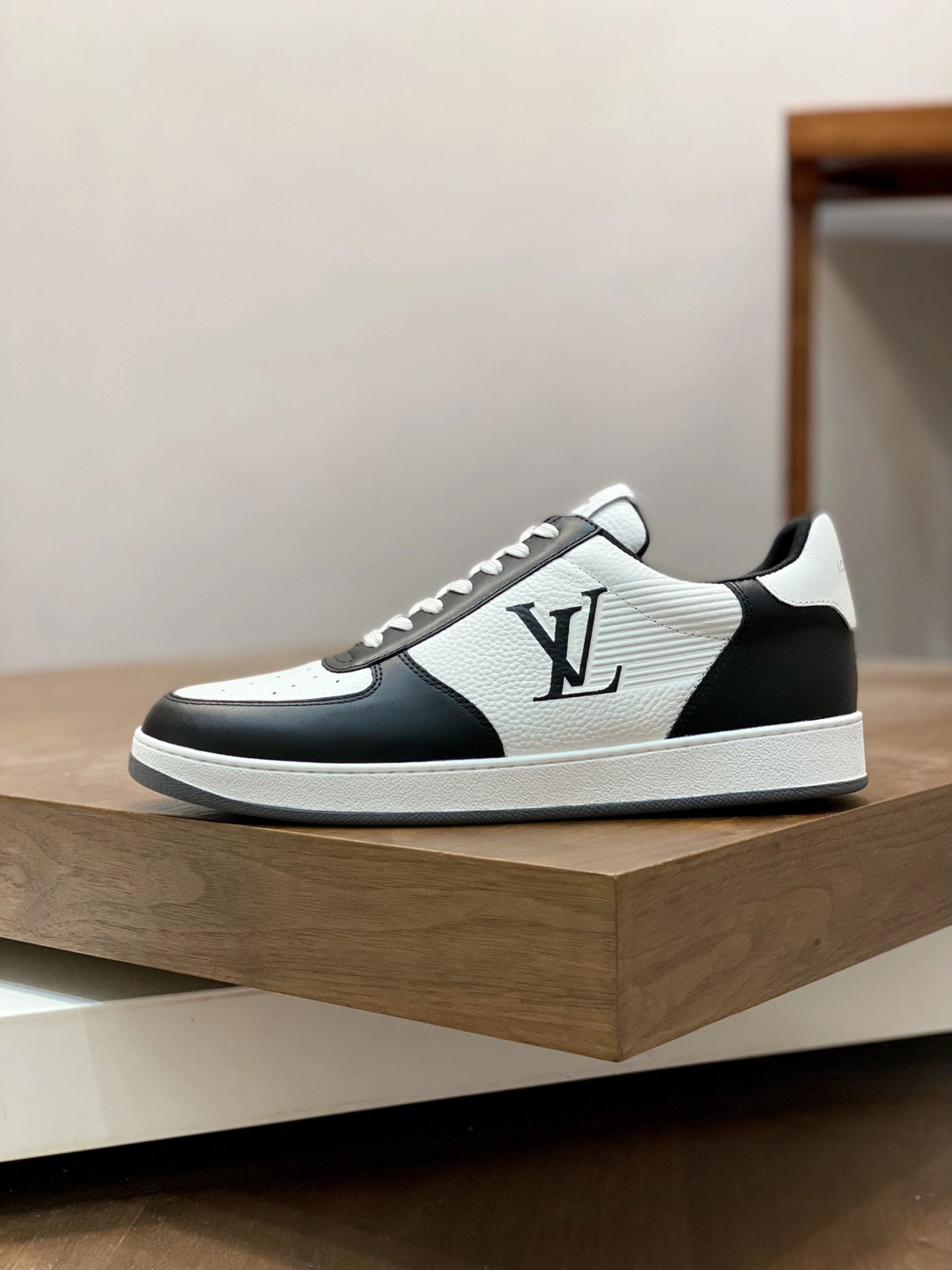 Stylish Men L*ouis V*uitton Top Sneaker Trainer CP 20230606- 3979