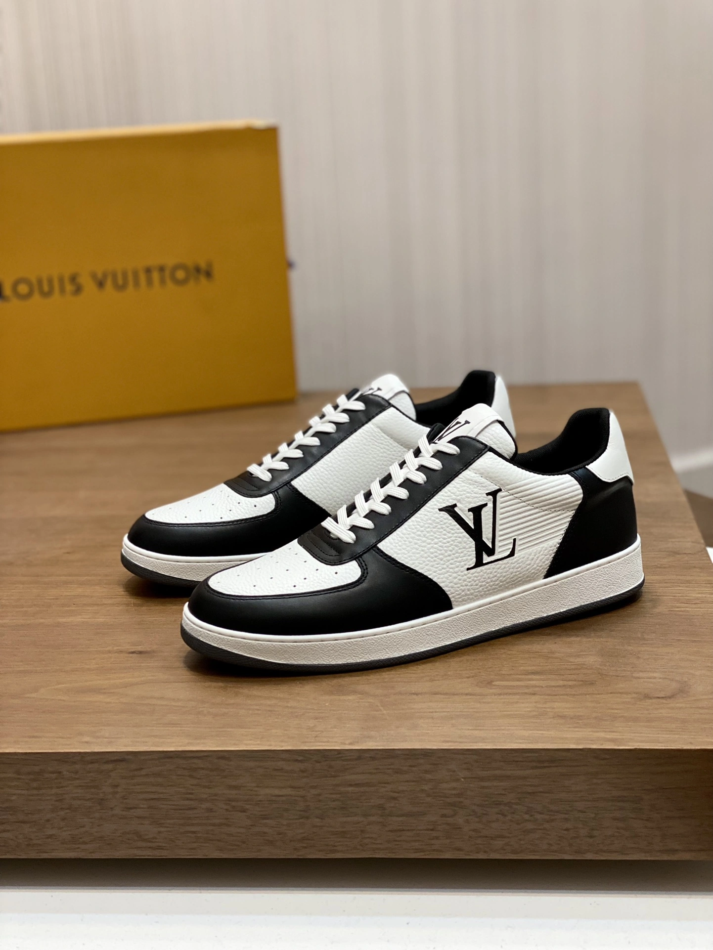 Stylish Men L*ouis V*uitton Top Sneaker Trainer CP 20230606- 3979