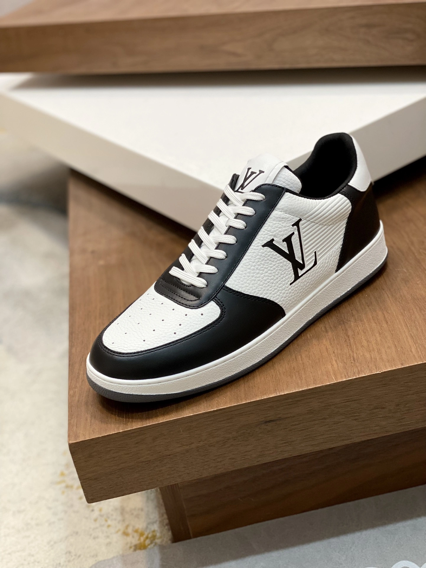 Stylish Men L*ouis V*uitton Top Sneaker Trainer CP 20230606- 3979