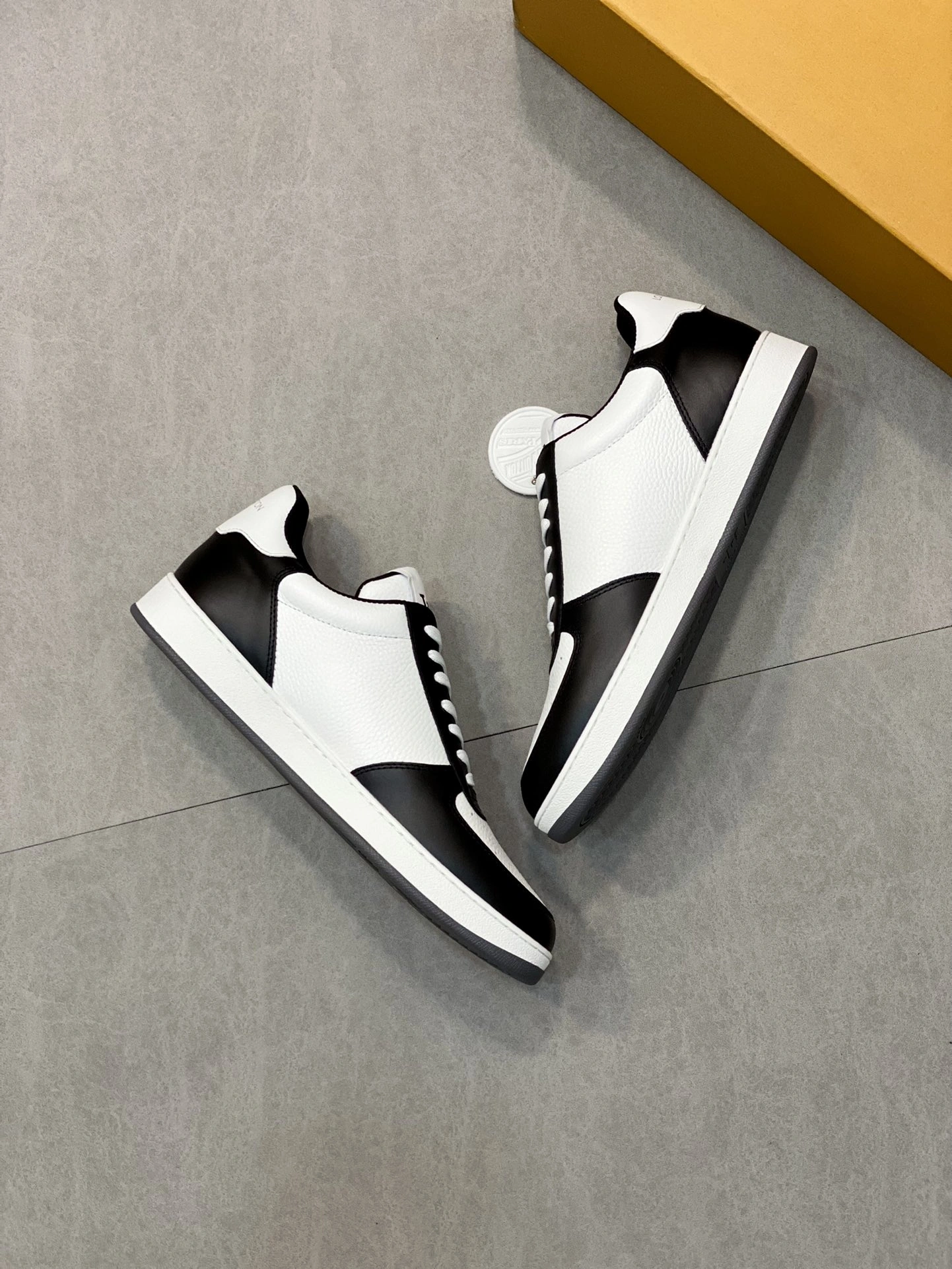 Stylish Men L*ouis V*uitton Top Sneaker Trainer CP 20230606- 3979
