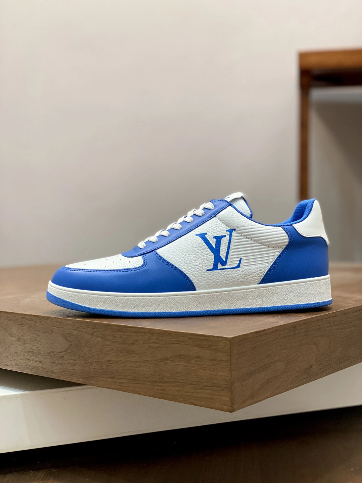 Tailored Men L*ouis V*uitton Top Sneaker Trainer CP 20230606- 3978