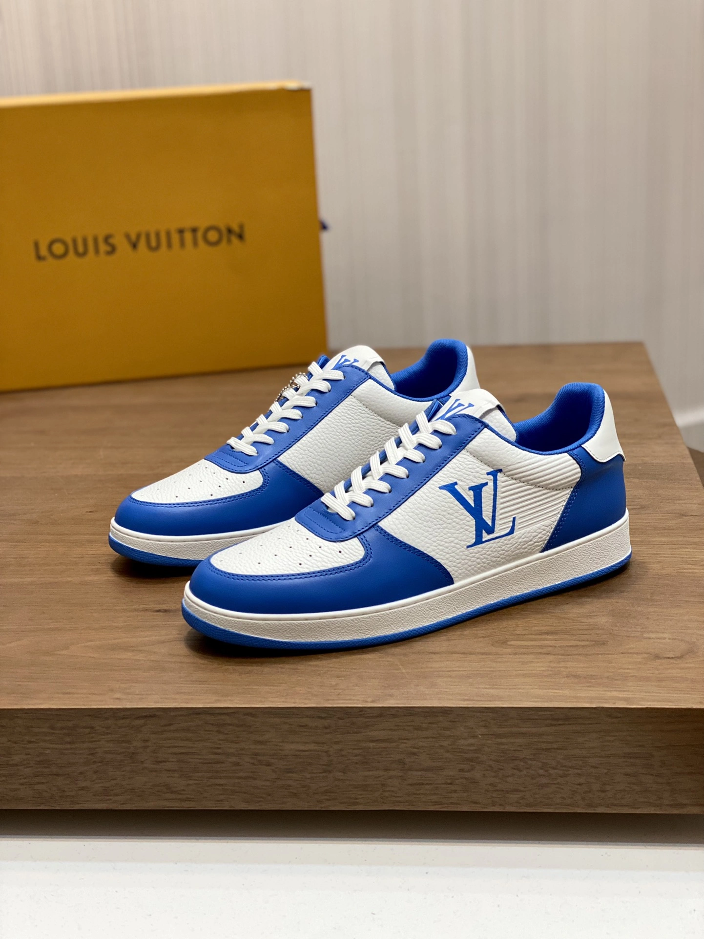 Tailored Men L*ouis V*uitton Top Sneaker Trainer CP 20230606- 3978