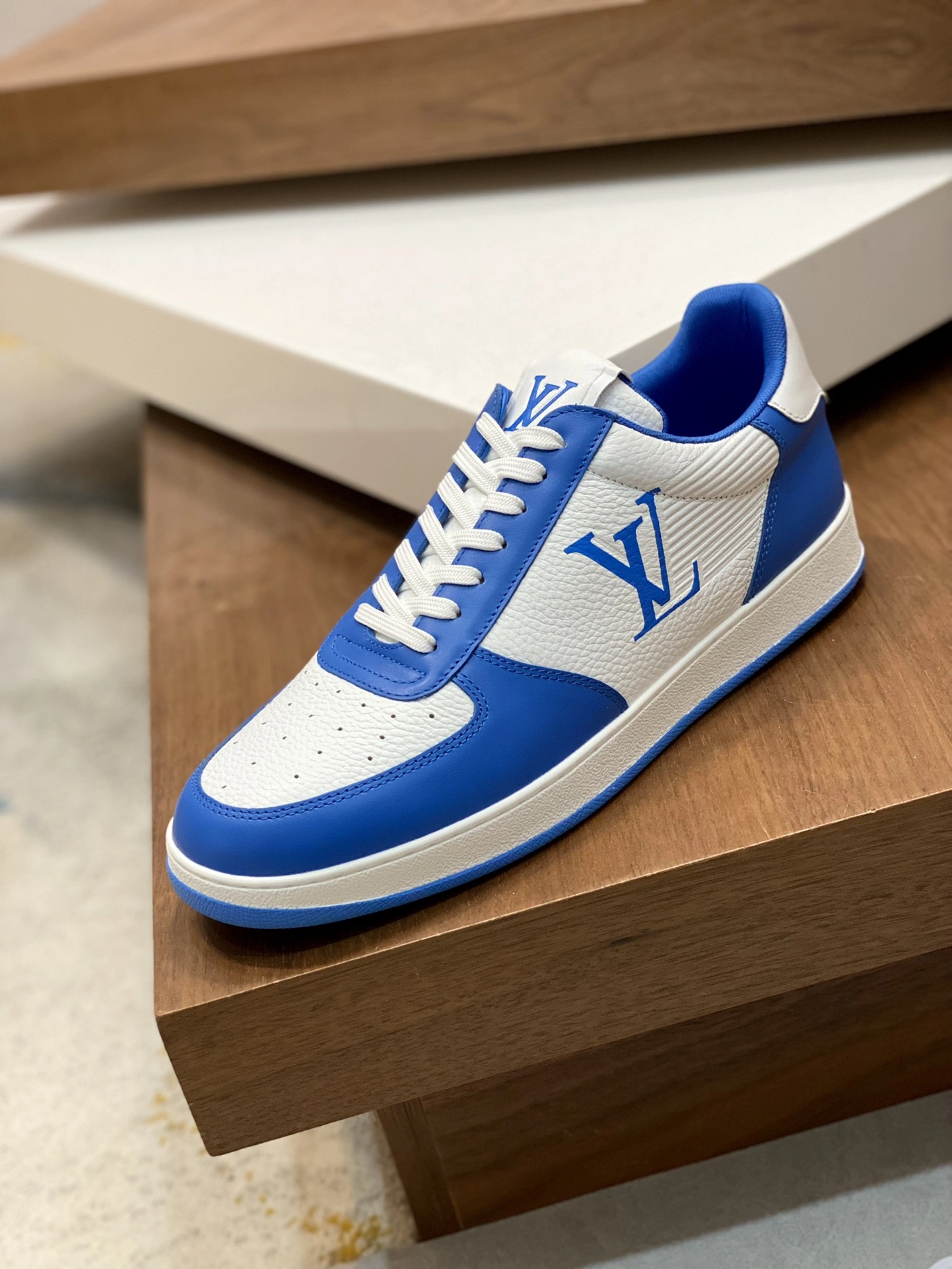 Tailored Men L*ouis V*uitton Top Sneaker Trainer CP 20230606- 3978
