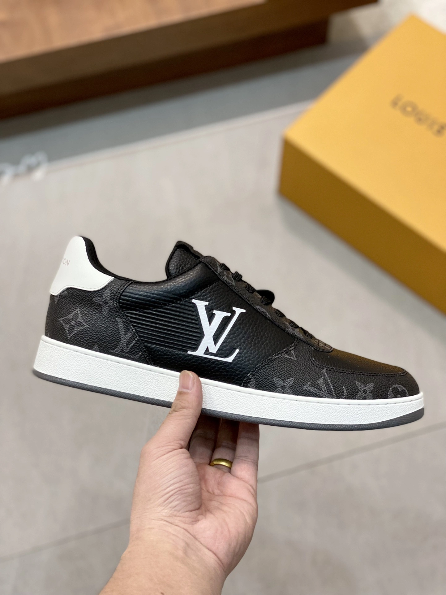 Men L*ouis V*uitton Top Sneaker Trainer CP 20230606- Stylish 3977